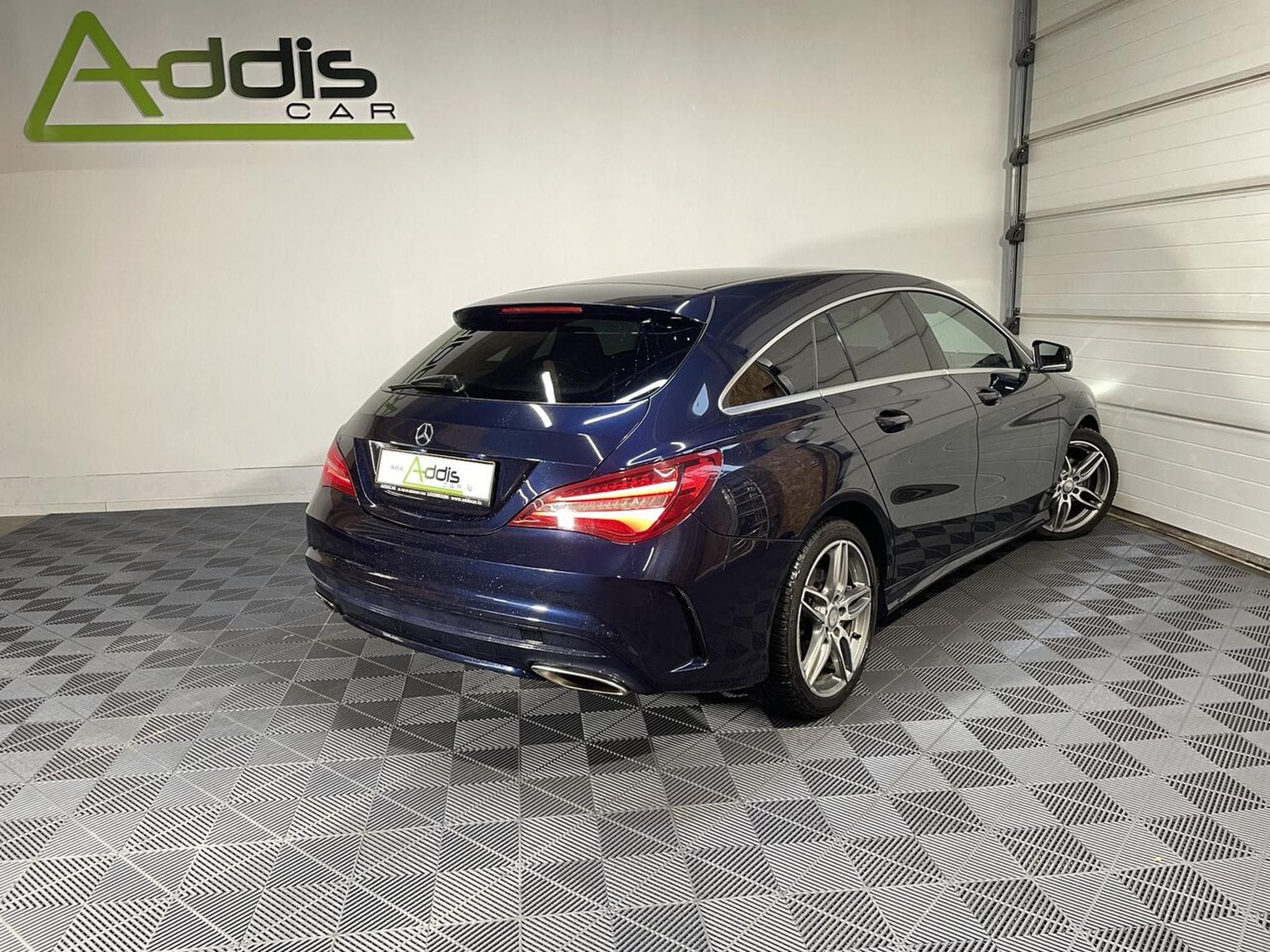 Mercedes CLA 180 180i 122 CV SHOOTING BRAKE AMG GPS CLA (2016) - Photo 2