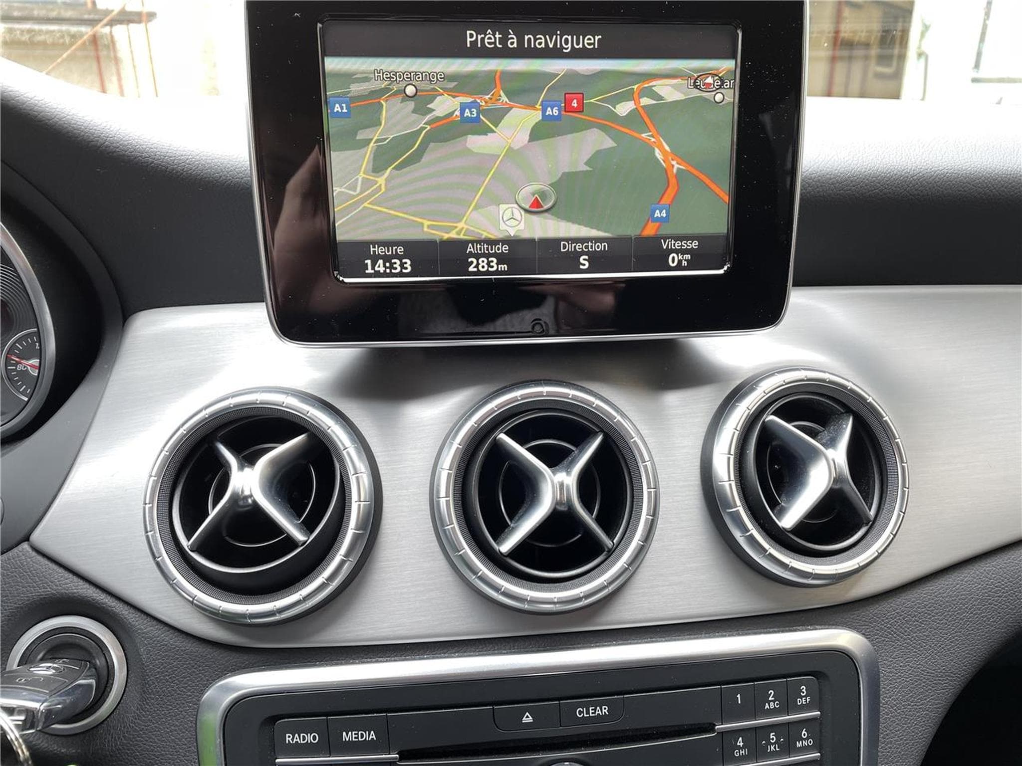 Mercedes CLA 180 180i 122 CV SHOOTING BRAKE AMG GPS CLA (2016) - Photo 4