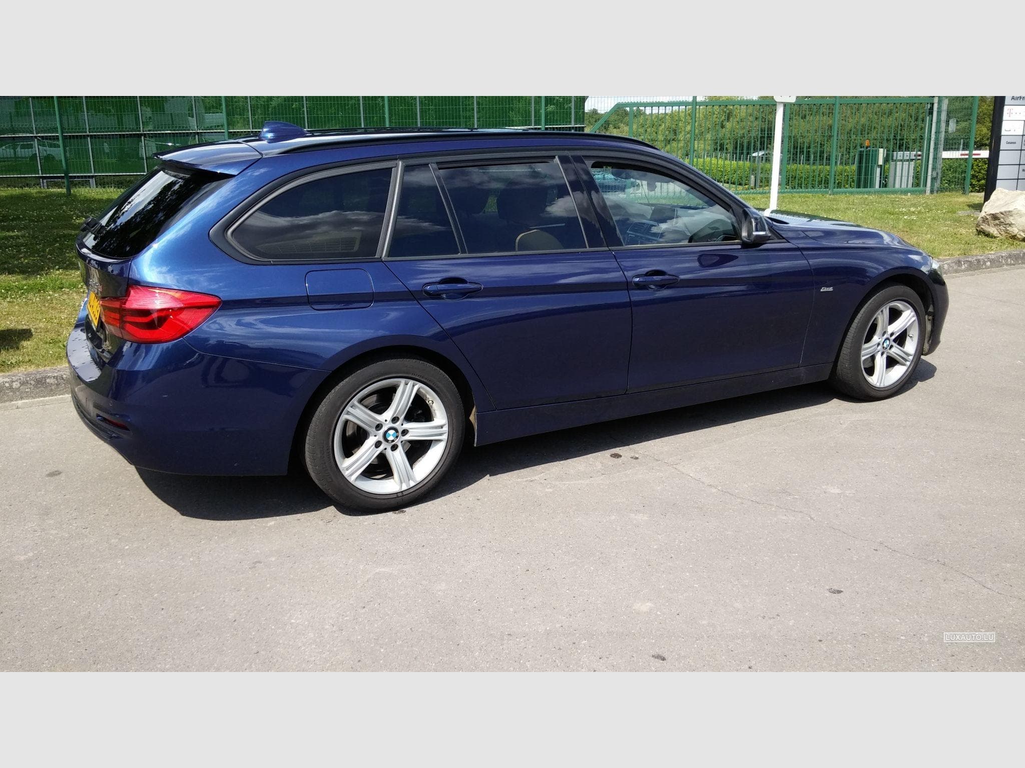 BMW 320 Touring XdA 190 Sport Line xDrive (2018) - Photo 2