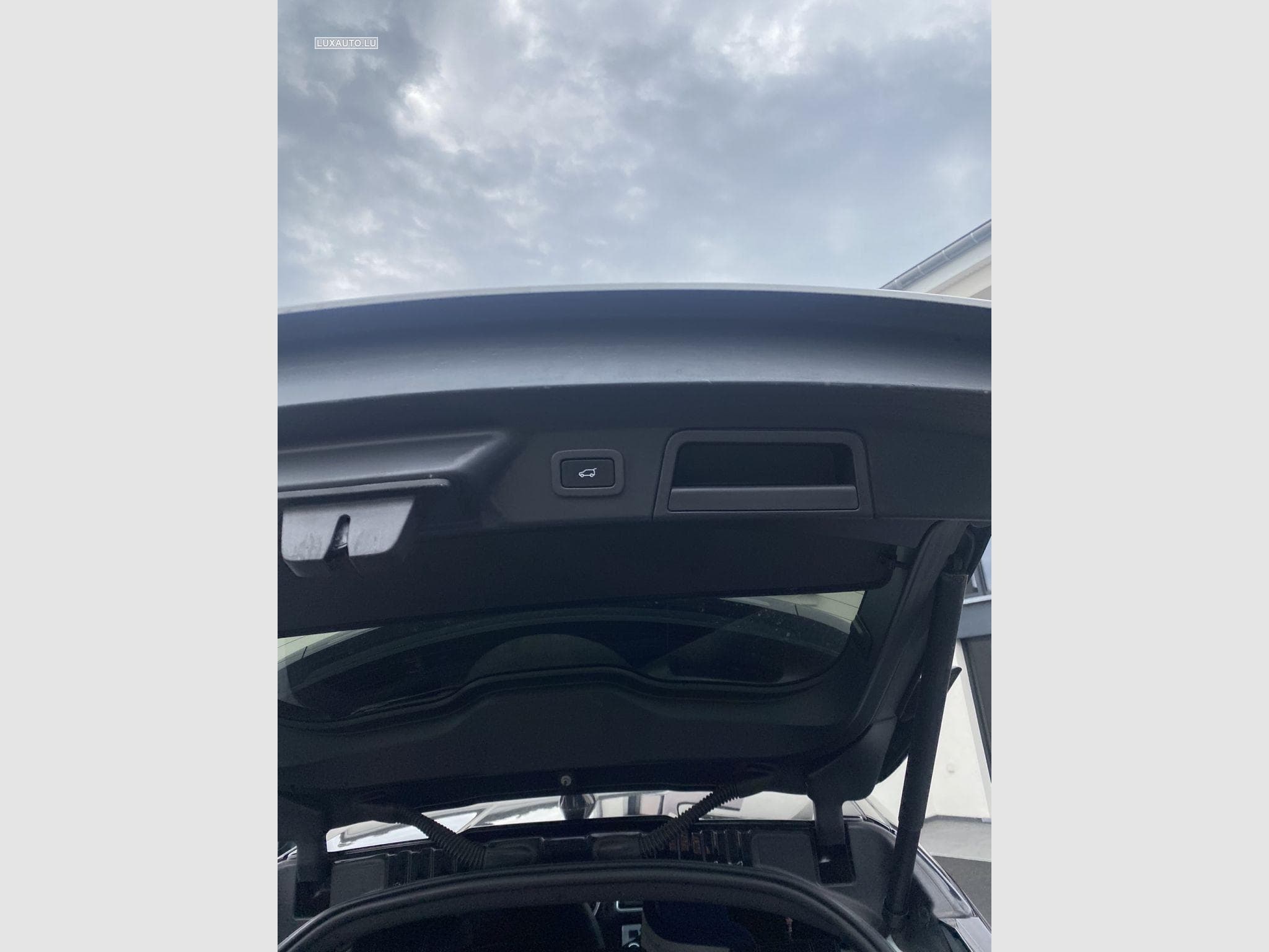 Land-Rover Range Rover Velar 3.0 D 300 HSE R-Dynamic Auto. (2017) - Photo 4