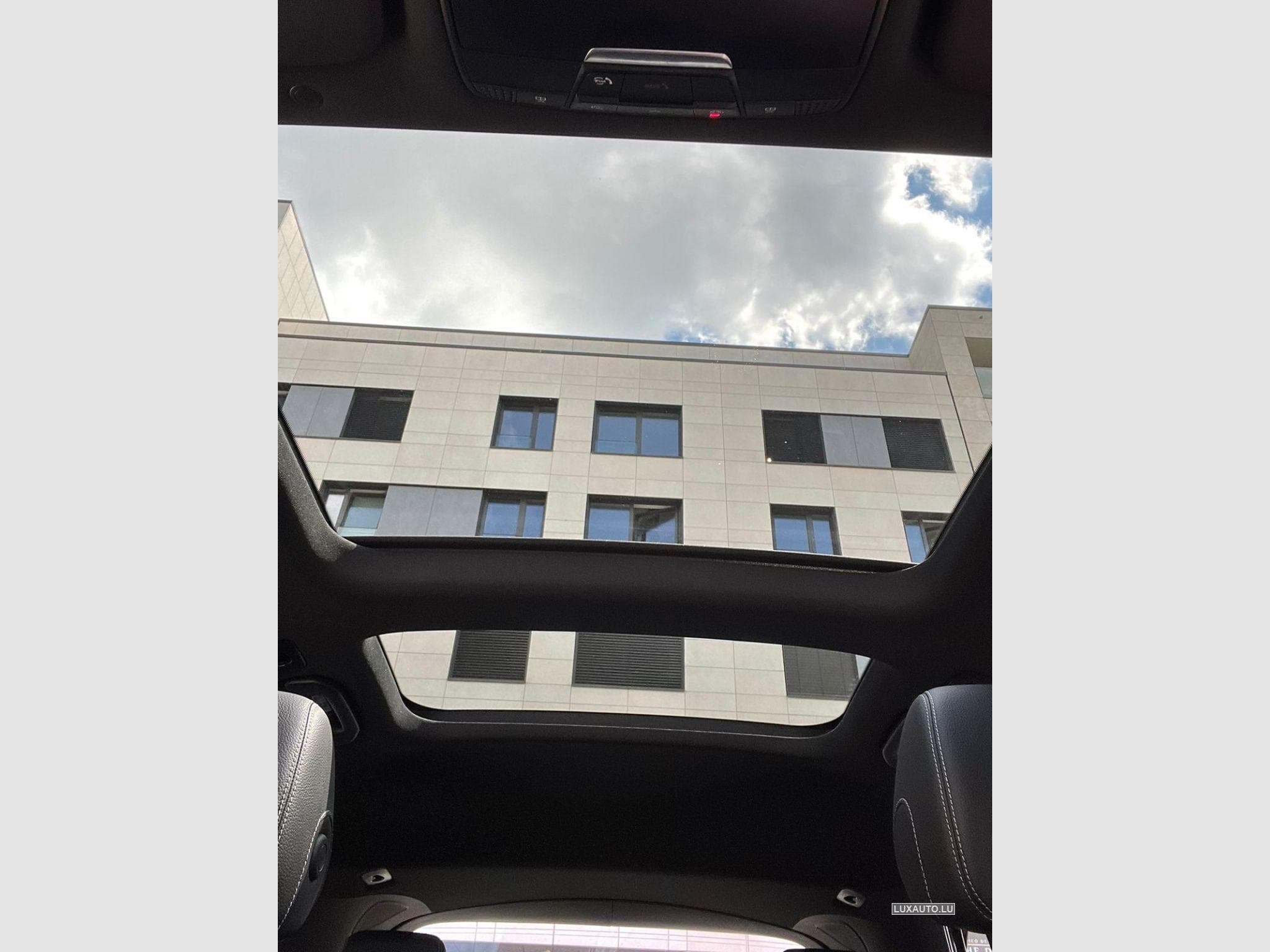 Mercedes GLC 300 300e AMG Line 4Matic 9G-Tronic (2020) - Foto 4