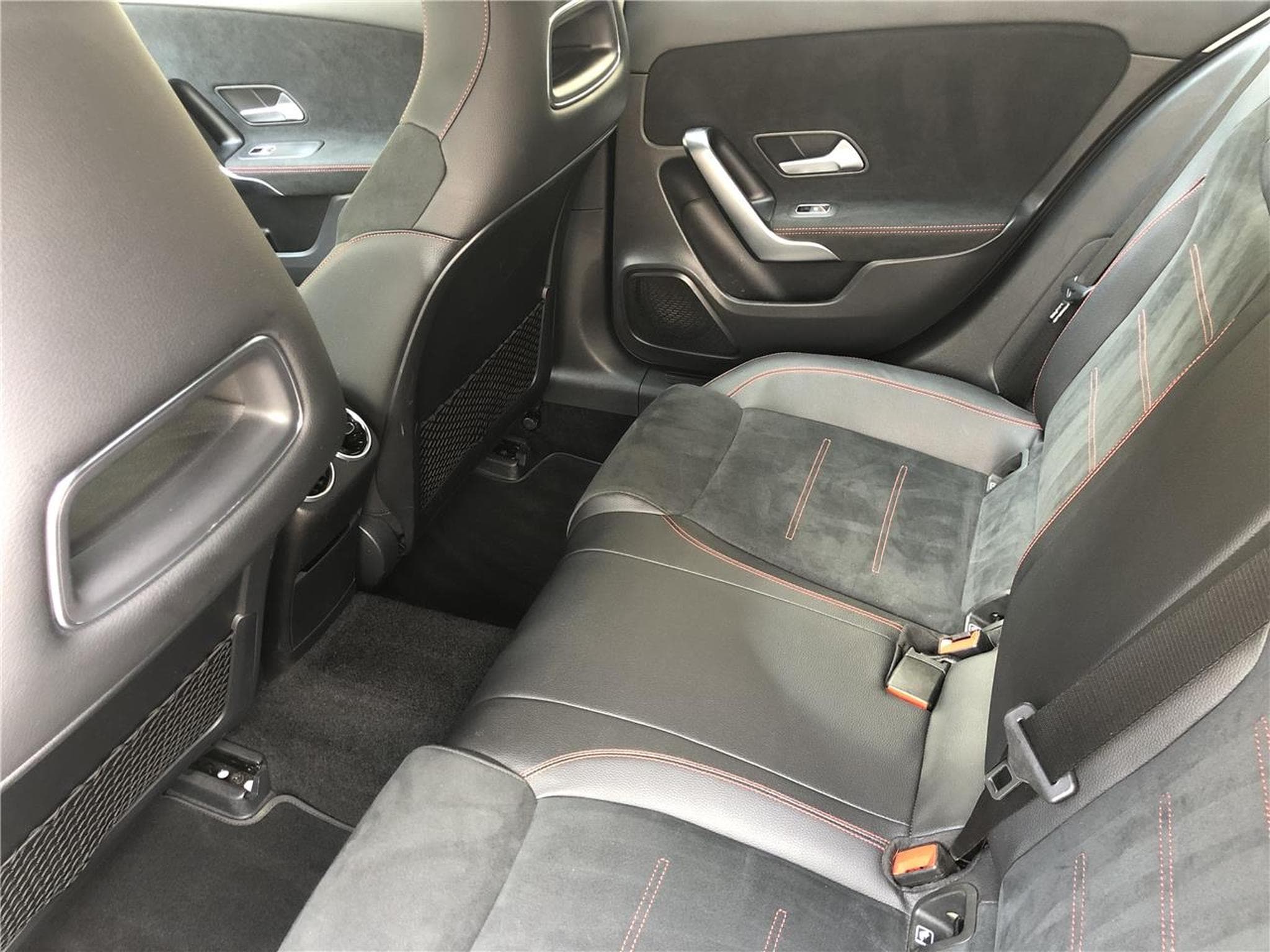 Mercedes A 180 180D 116 CV AMG GPS CLASSE A (2019) - Photo 10