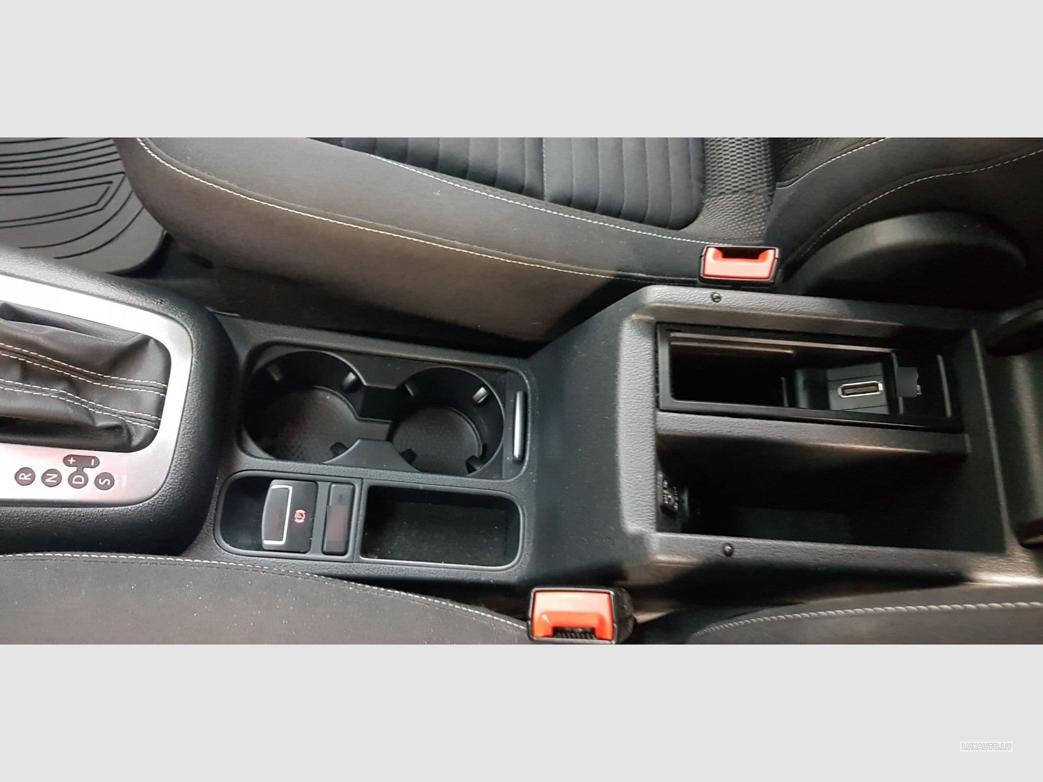 VW Tiguan 2.0 Tdi 177 R-Line 4Motion DSG (2015) - Photo 4