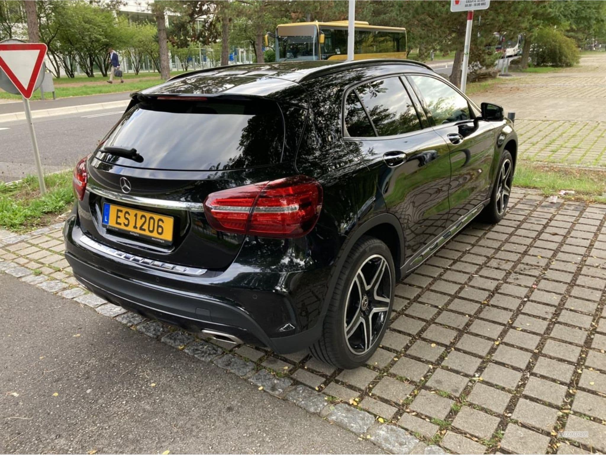 Mercedes GLA 180 180 AMG Line Night Pack 7G-DCT (2020) - Photo 2