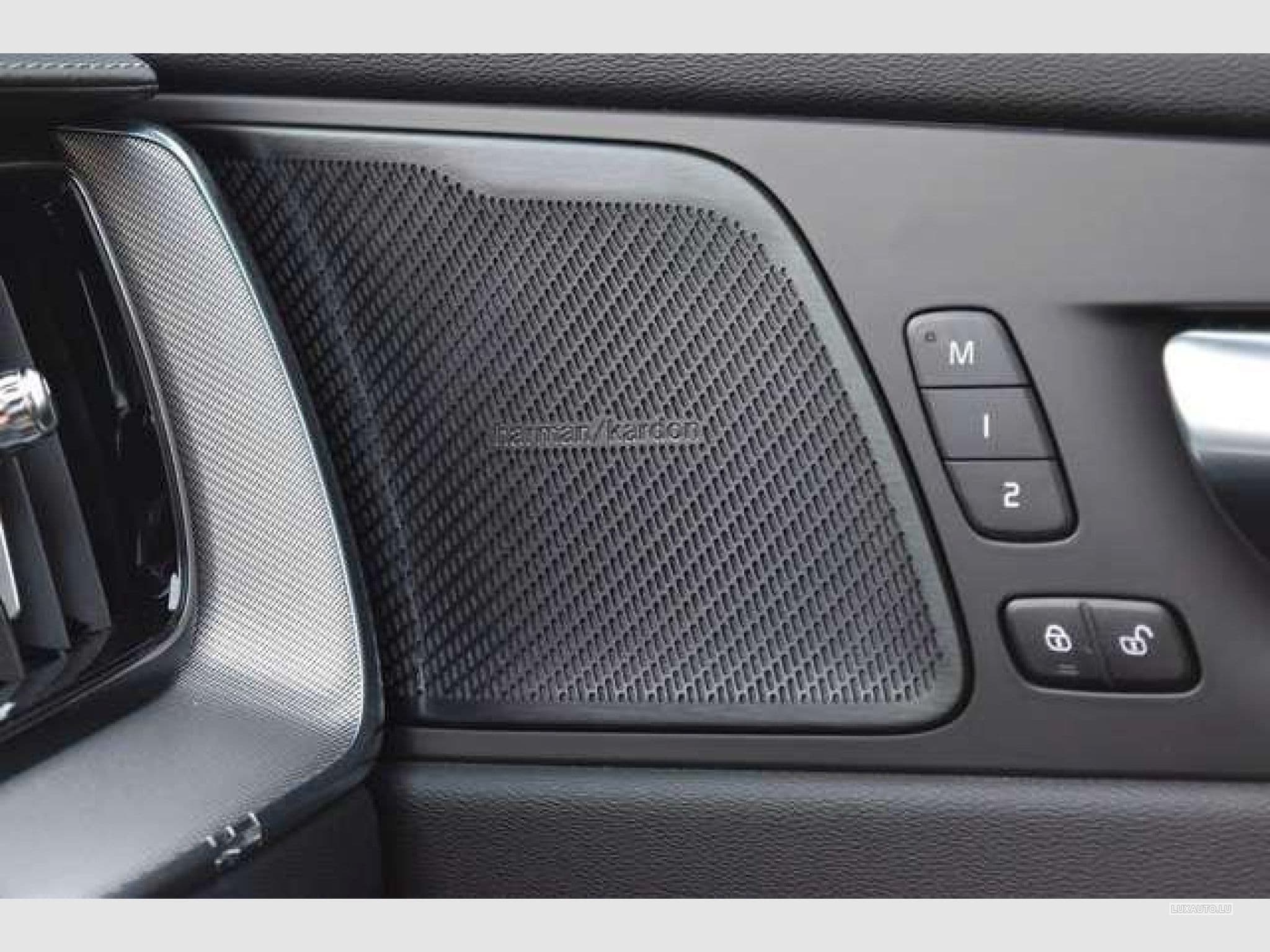 Volvo XC60 2.0 B4 200 Inscription Geartronic (2021) - Photo 11