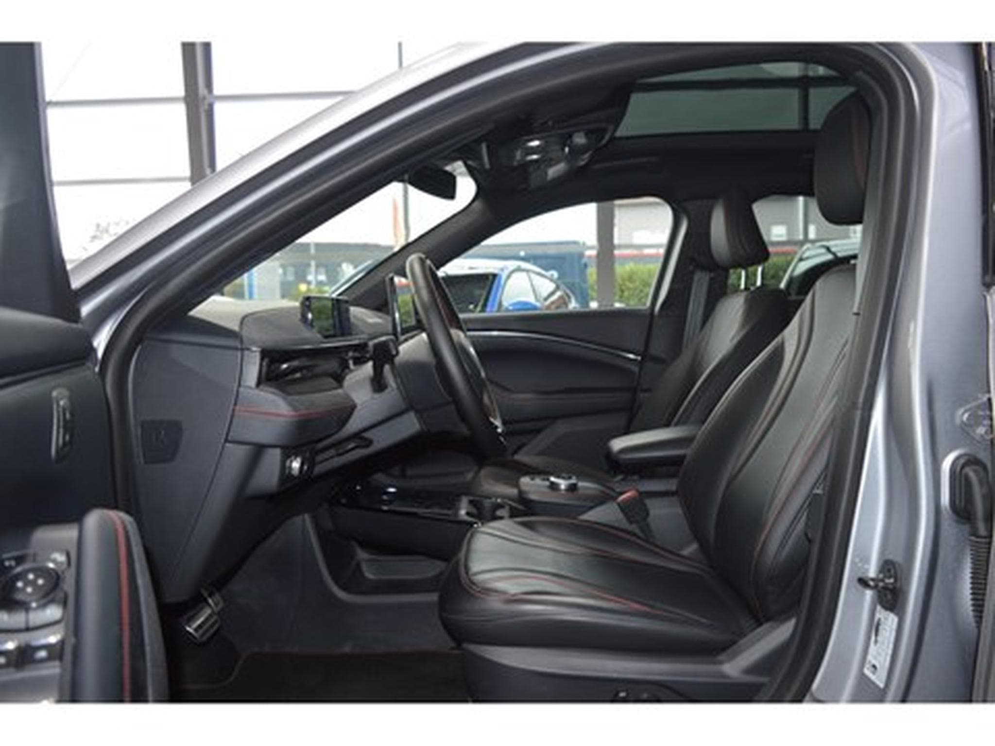 Ford Mustang Mach-E AWD 99kWh Extended Range 351CV/258kW - A1 (2021) - Foto 5