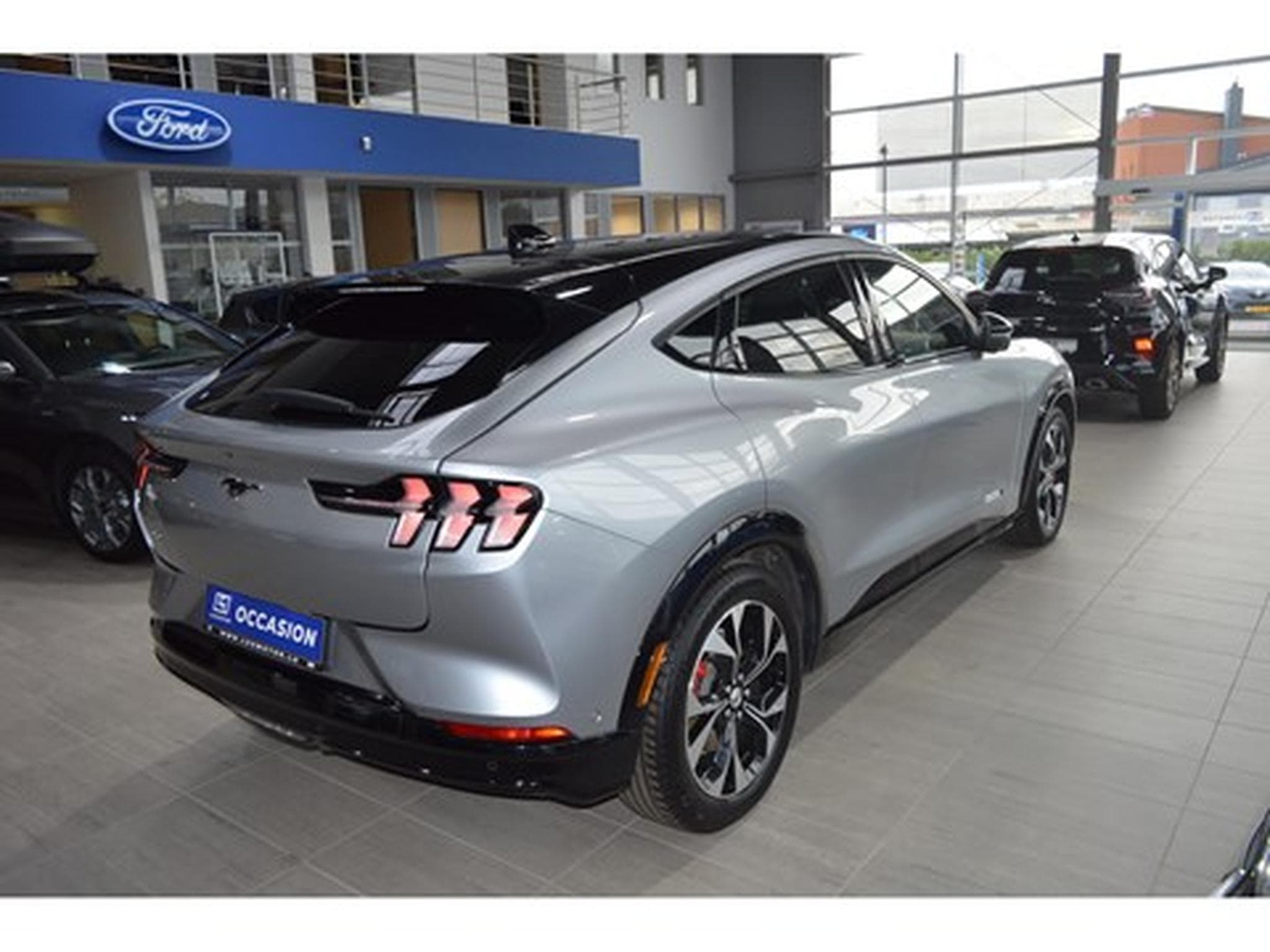 Ford Mustang Mach-E AWD 99kWh Extended Range 351CV/258kW - A1 (2021) - Foto 8