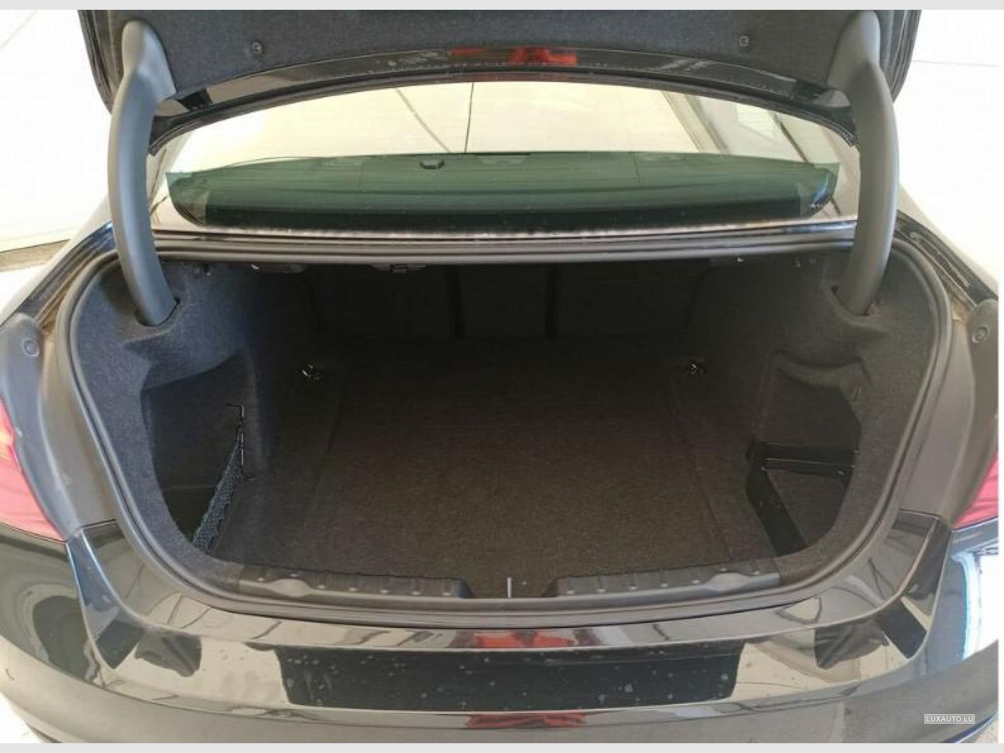 BMW 318 dA 150 Business Design (2018) - Foto 10