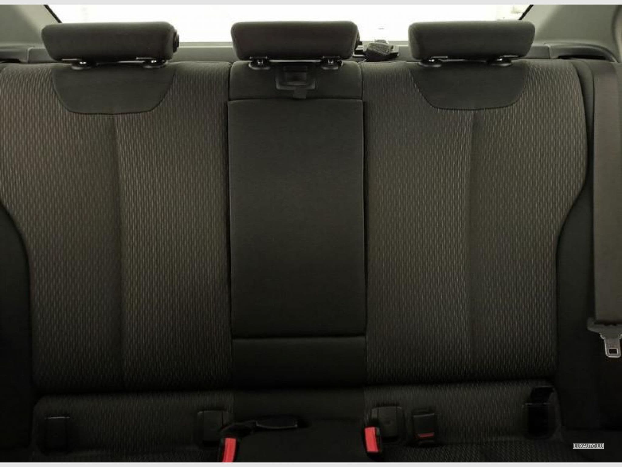 BMW 318 dA 150 Business Design (2018) - Foto 6