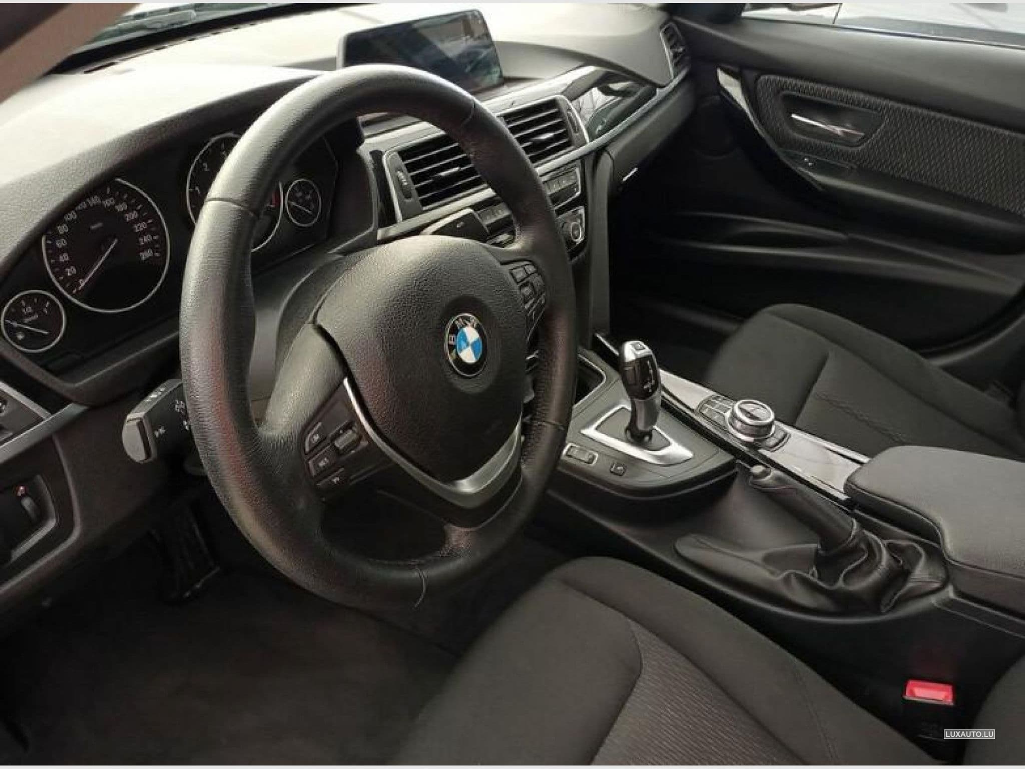 BMW 318 dA 150 Business Design (2018) - Foto 7