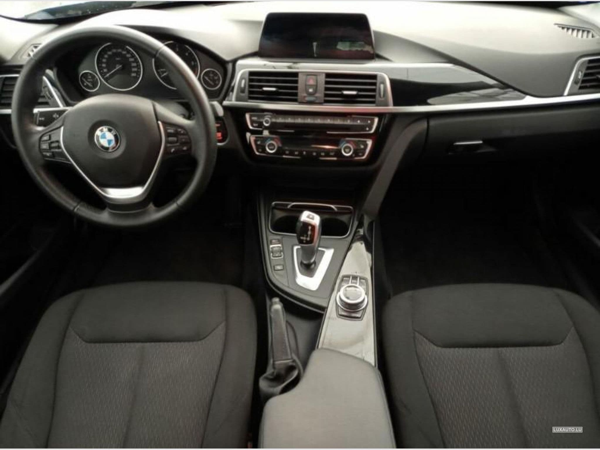 BMW 318 dA 150 Business Design (2018) - Foto 8