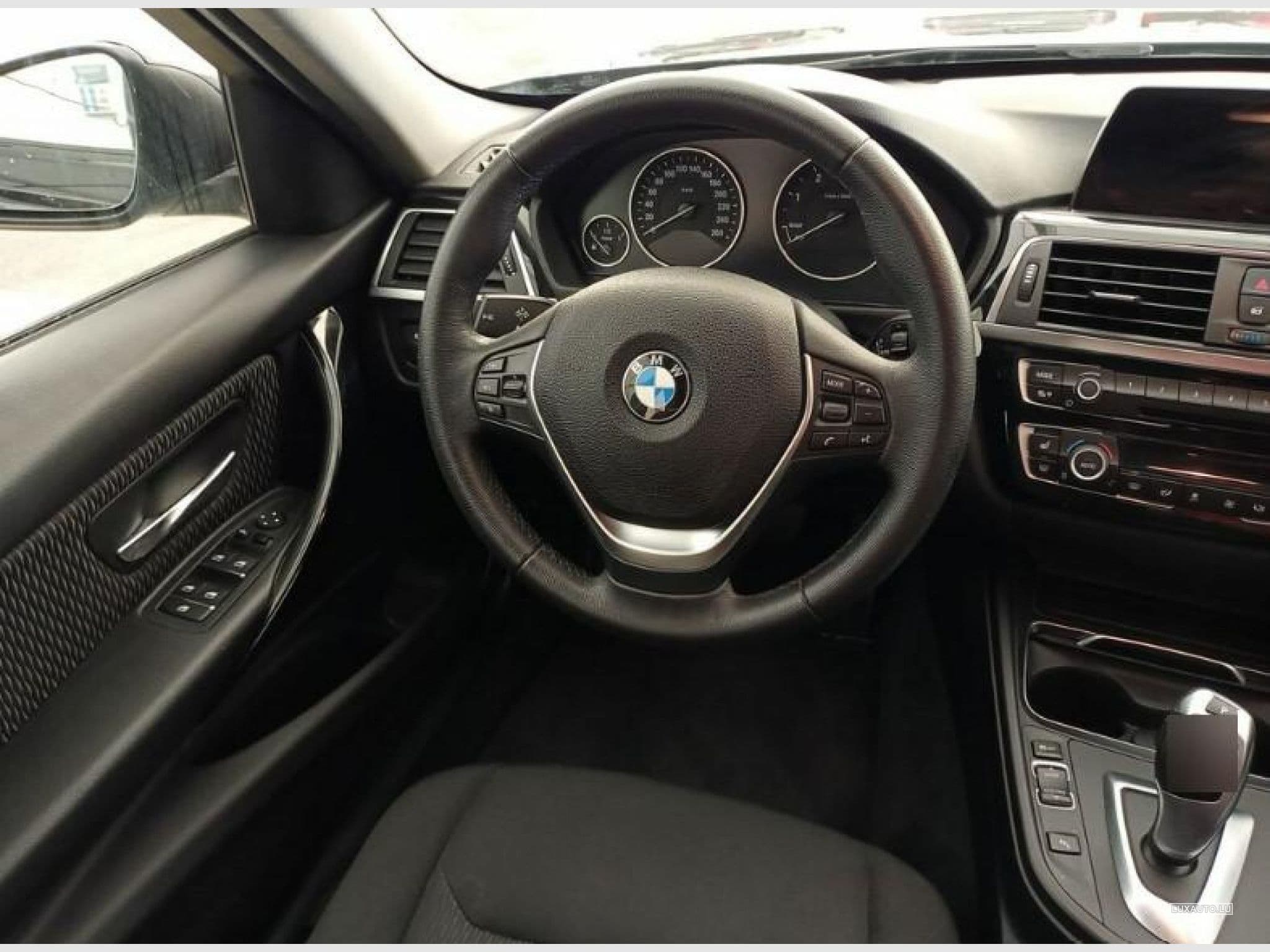 BMW 318 dA 150 Business Design (2018) - Foto 9