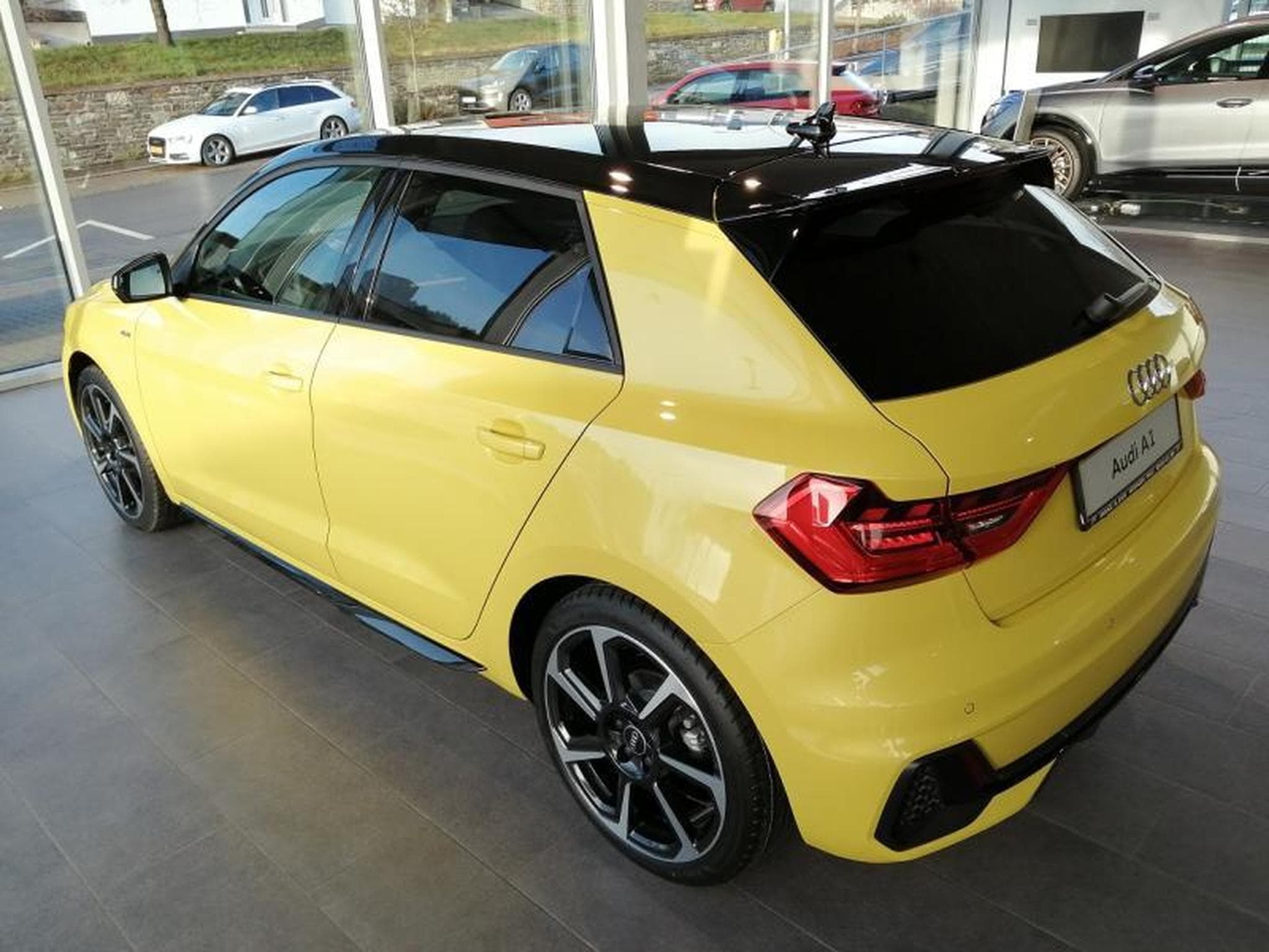 Audi A1 Sportback S-line 30 TFSI s-tro (2023) - Photo 2