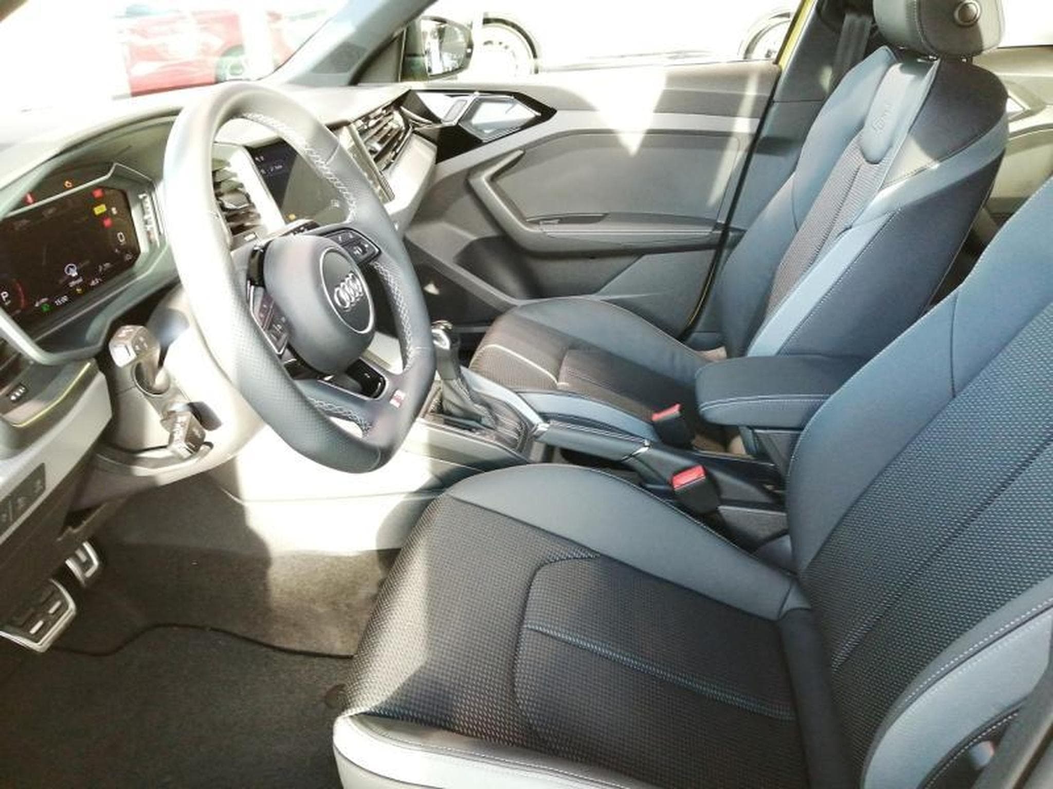 Audi A1 Sportback S-line 30 TFSI s-tro (2023) - Photo 9