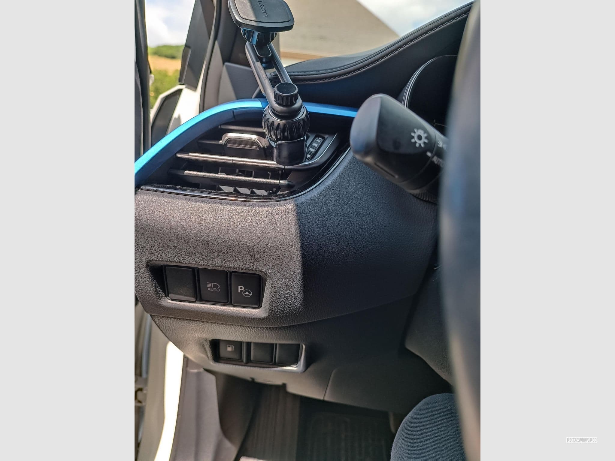 Toyota C-HR 122H CULT 2WD E-CVT (2019) - Photo 10