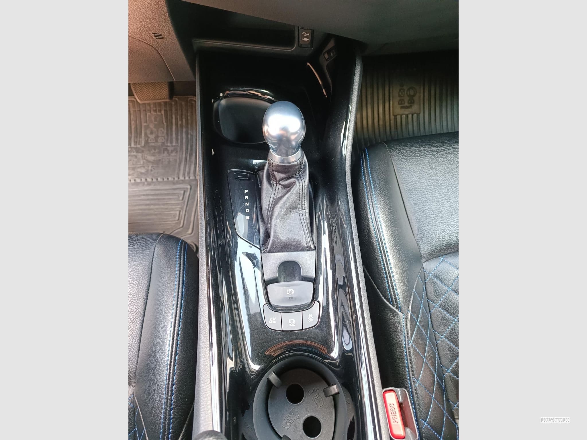 Toyota C-HR 122H CULT 2WD E-CVT (2019) - Photo 11