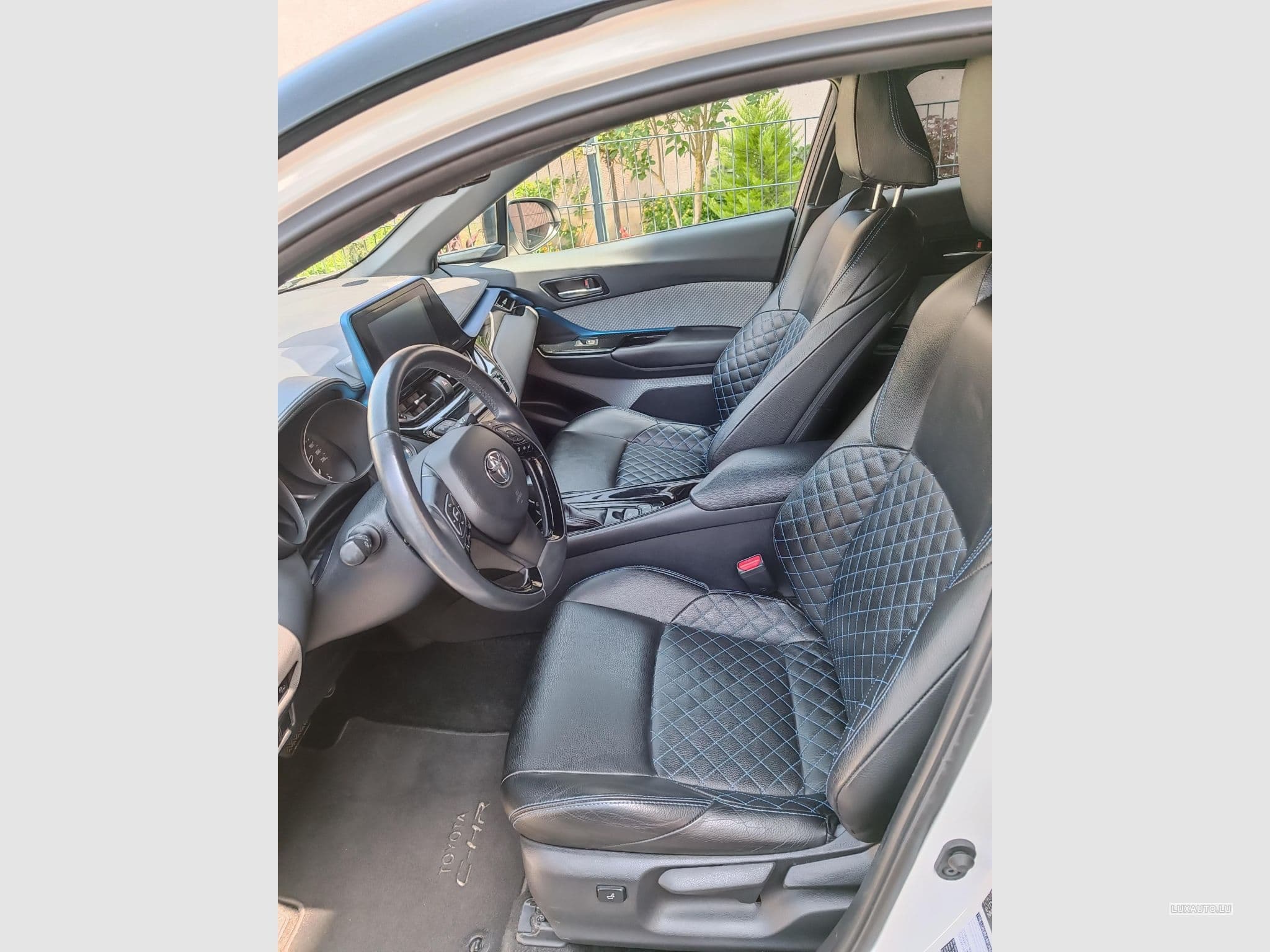 Toyota C-HR 122H CULT 2WD E-CVT (2019) - Photo 6