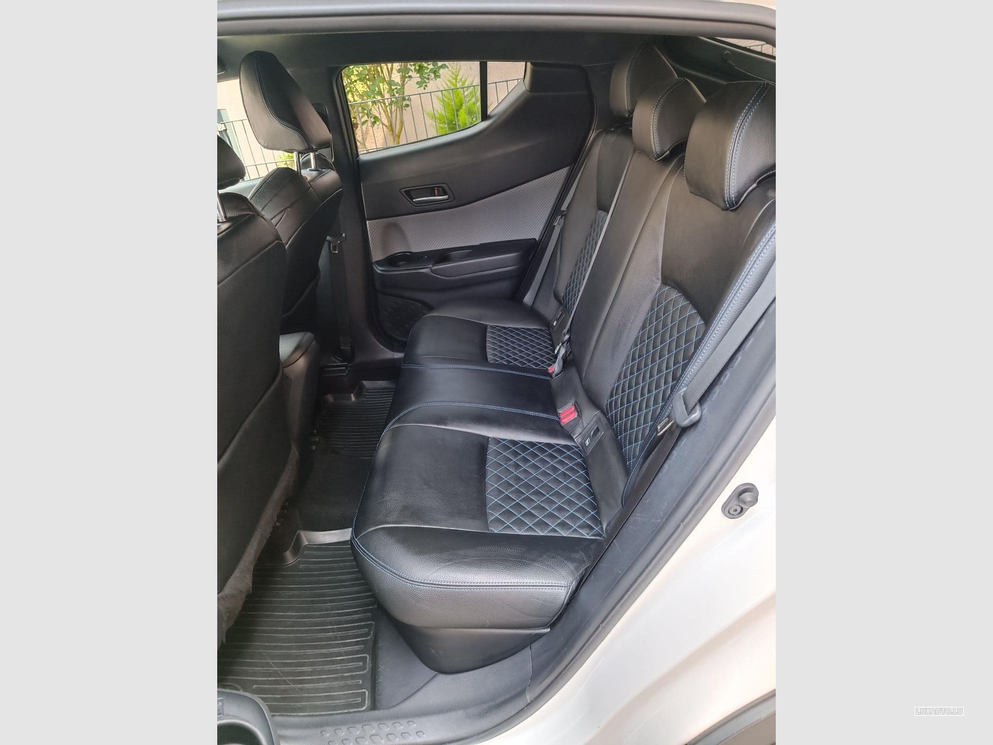 Toyota C-HR 122H CULT 2WD E-CVT (2019) - Photo 7