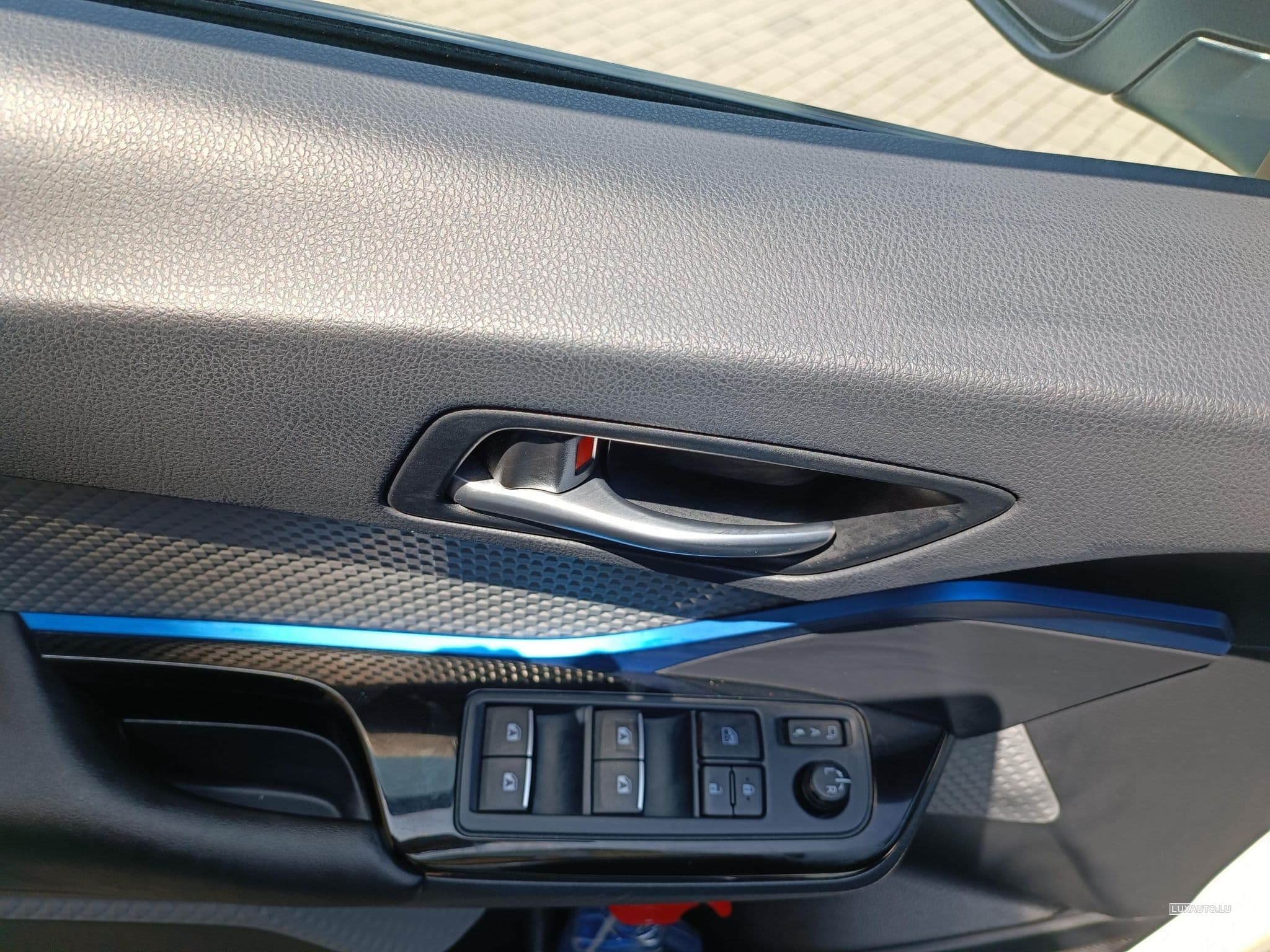 Toyota C-HR 122H CULT 2WD E-CVT (2019) - Photo 8