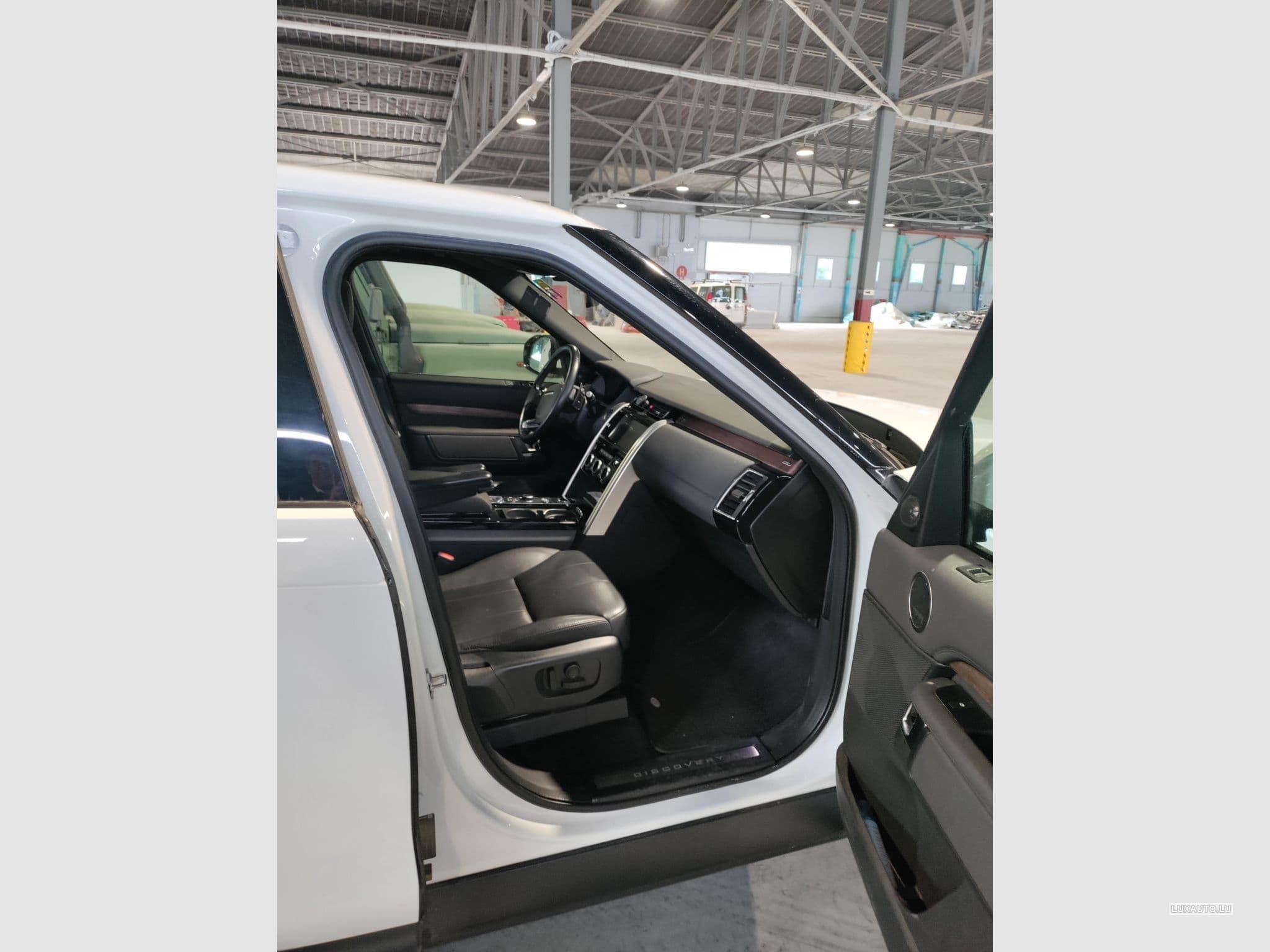 Land-Rover Discovery Land Rover Discovery 2.0 I4 300PS HSE AWD auto (2019) - Photo 5