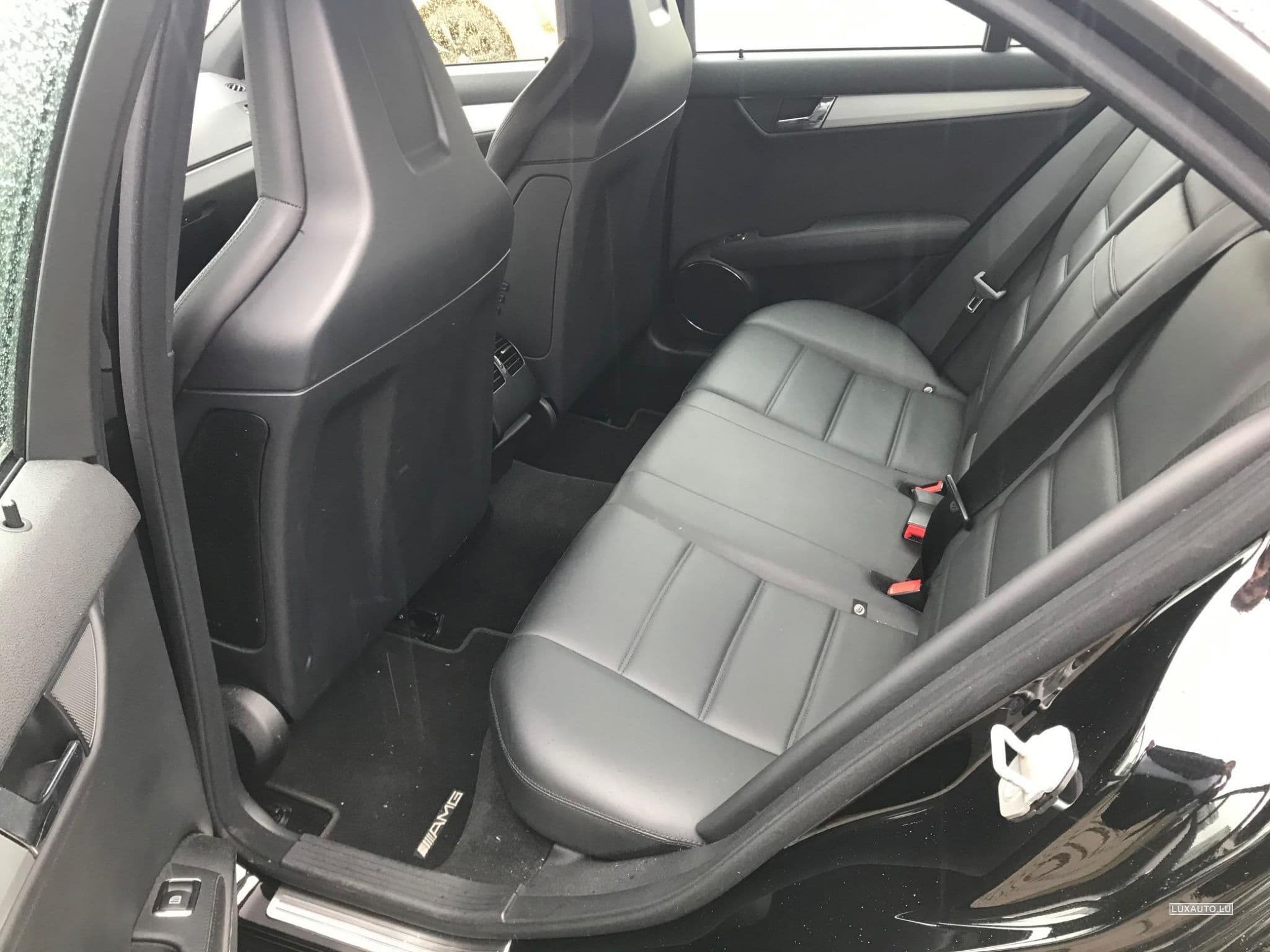 Mercedes C 63 AMG (2009) - Photo 5