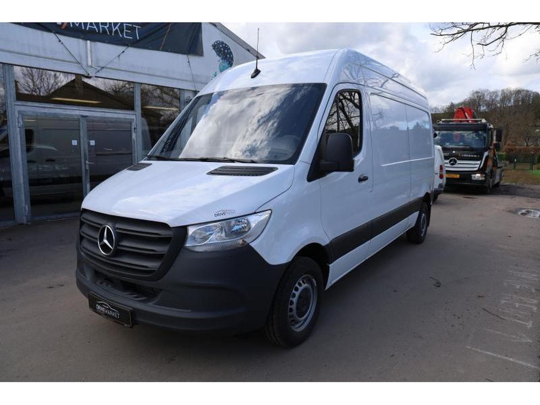 Mercedes Sprinter 315 Kasten L2 FWD (2023) - Photo 16