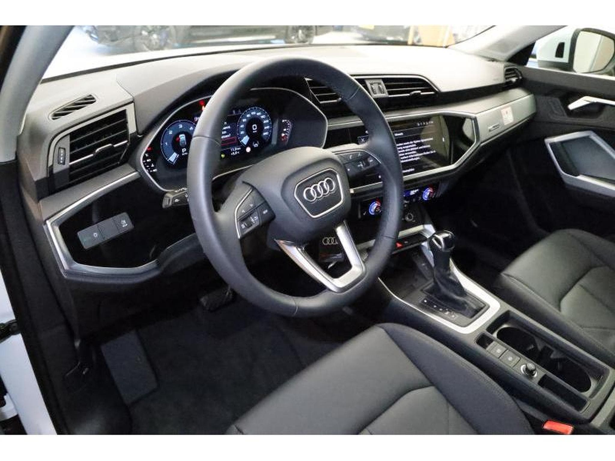 Audi Q3 Sportback S-Line (2023) - Photo 8