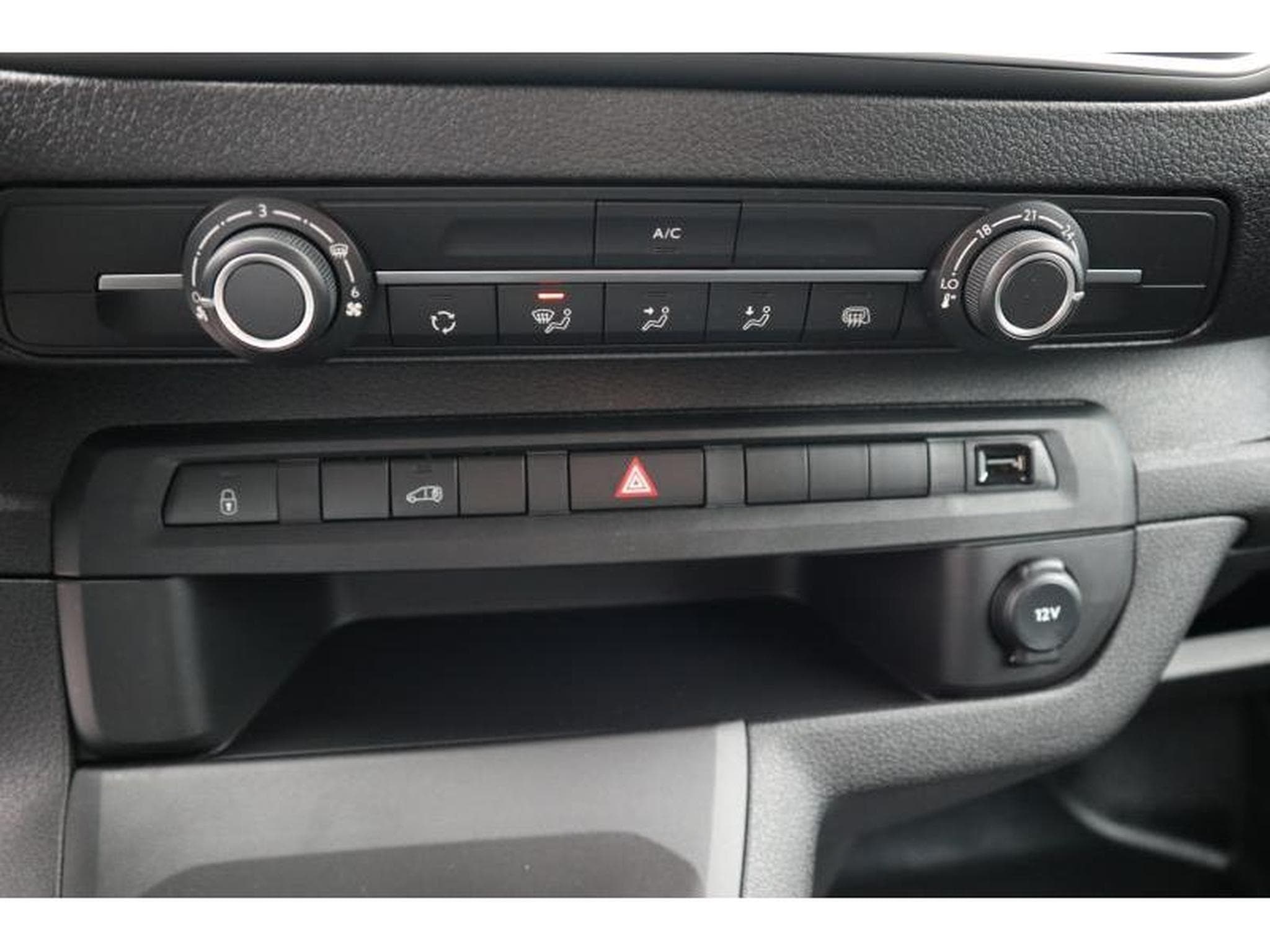 Opel Vivaro Van (2023) - Photo 14