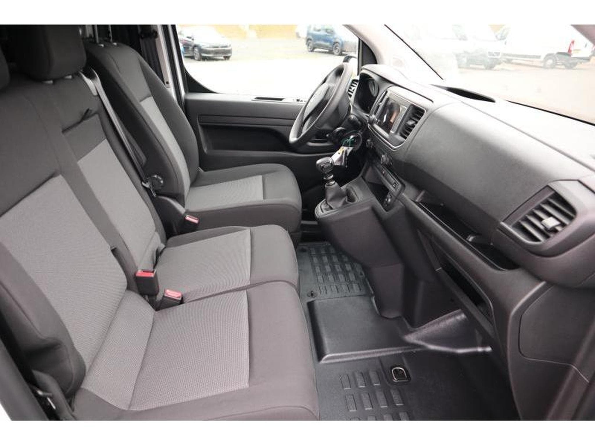 Opel Vivaro Van (2023) - Photo 18