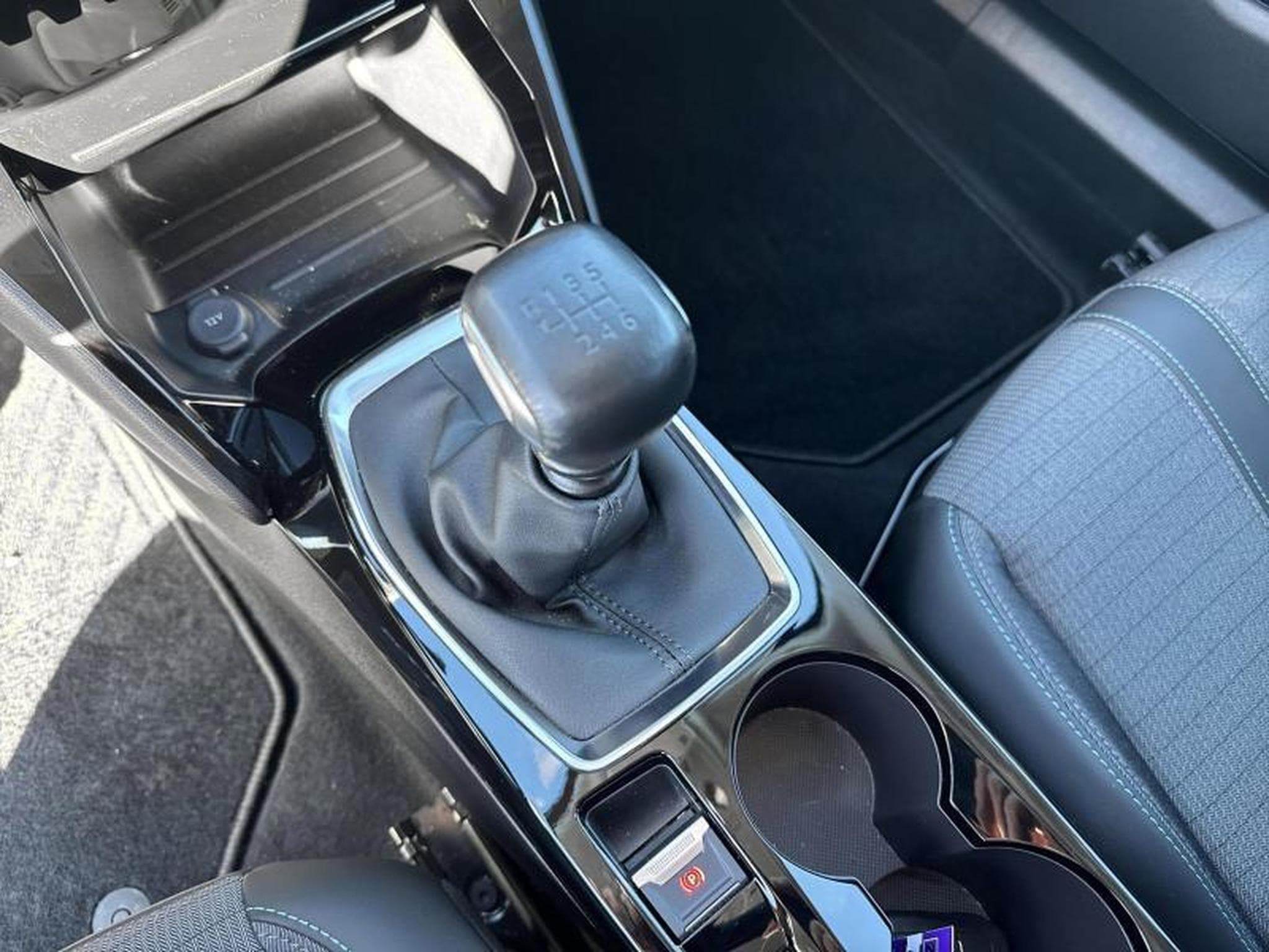 Peugeot 2008 II Allure Pack (2023) - Photo 19