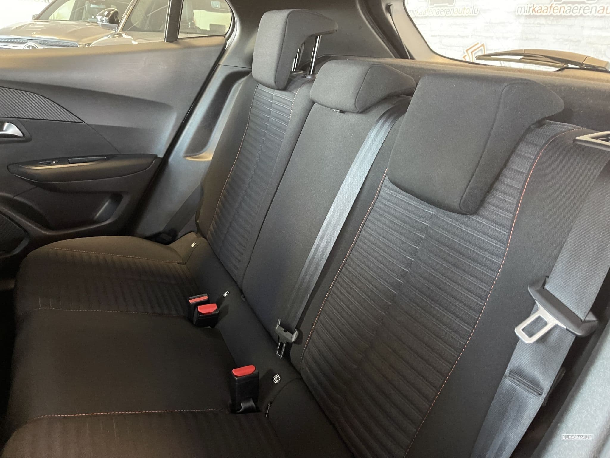 Peugeot 2008 (2021) - Photo 11