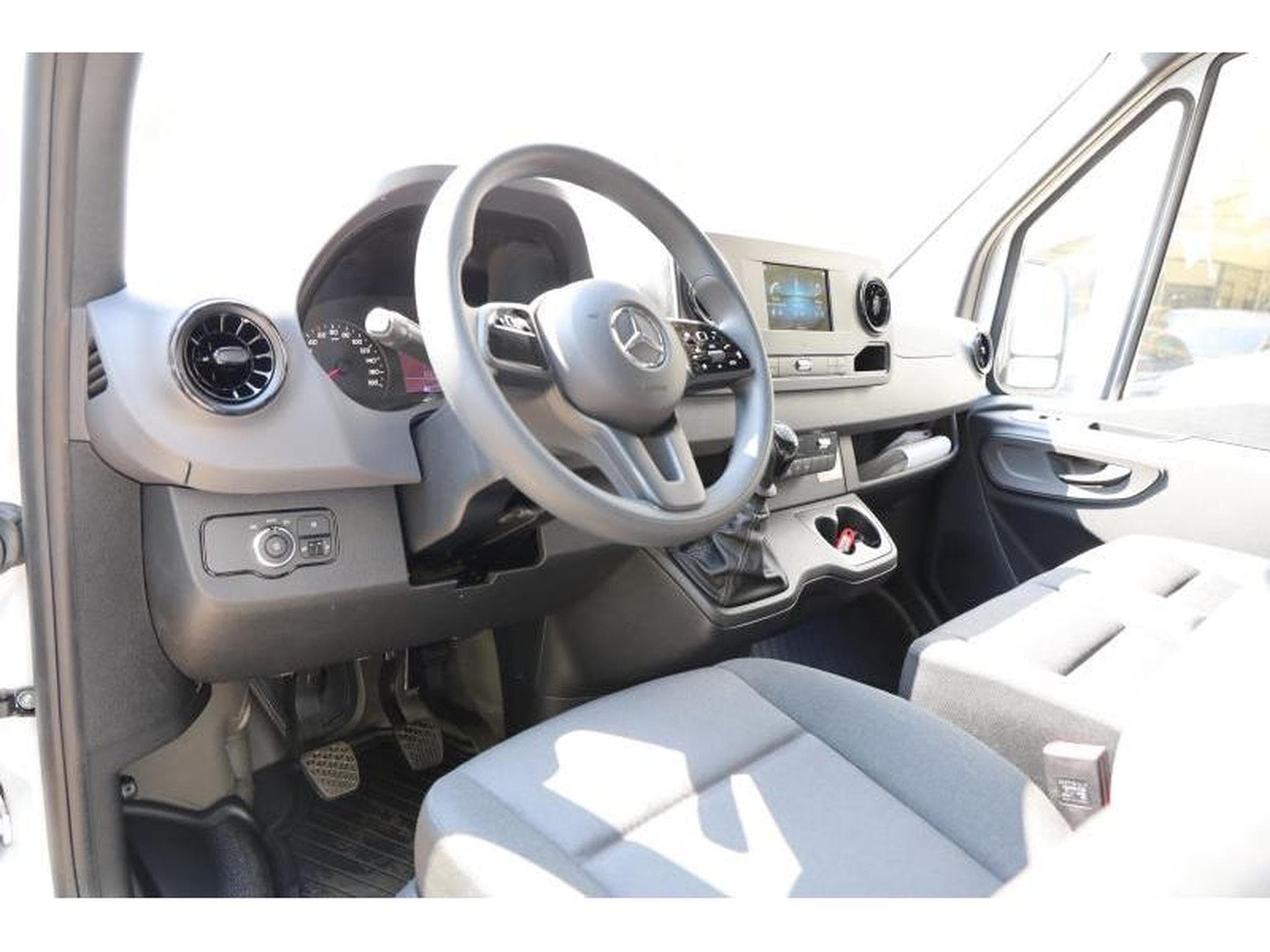 Mercedes Sprinter 315 Kasten L2 FWD (2023) - Foto 8