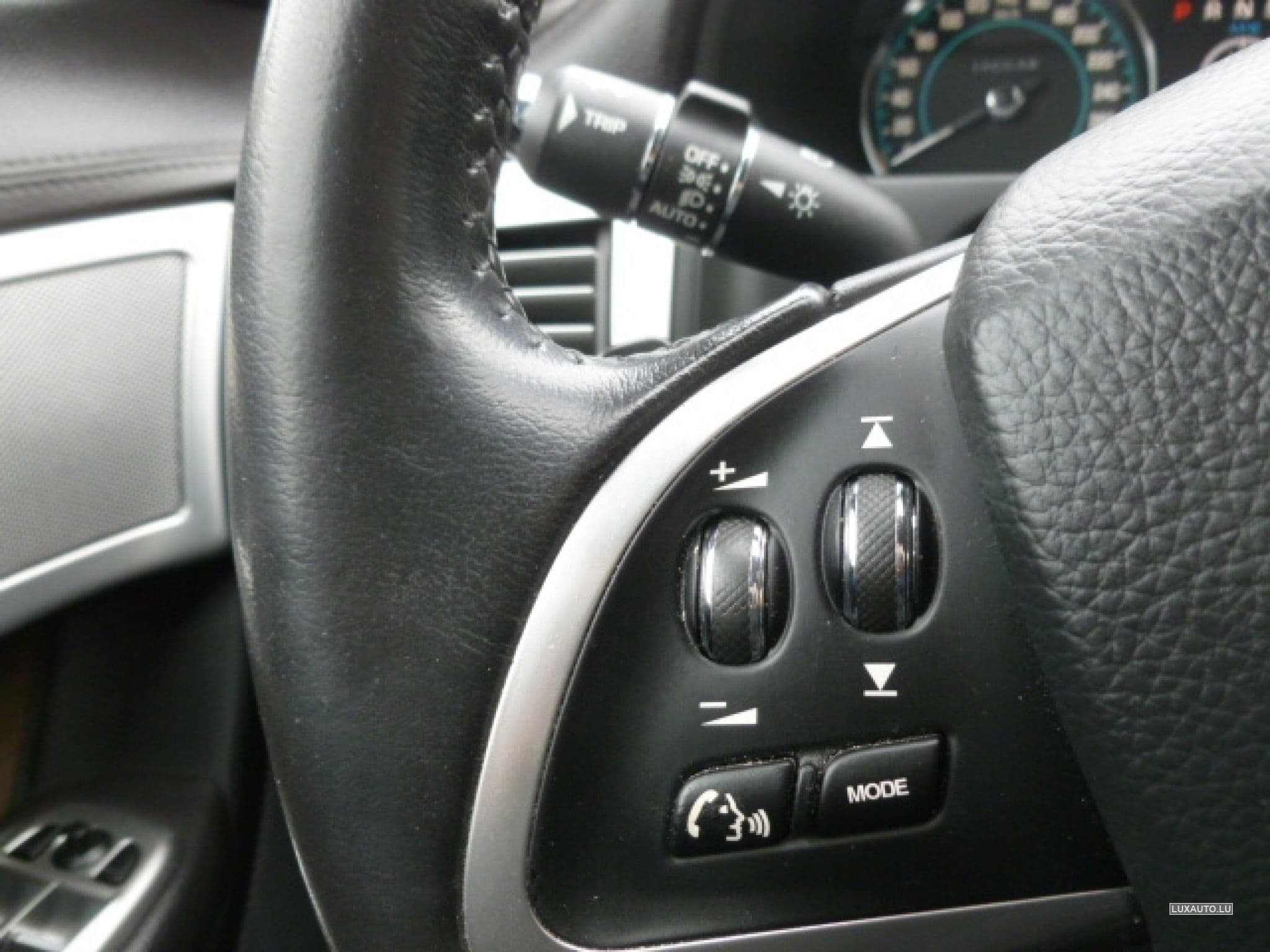 Jaguar XF 2.2 D (2012) - Photo 13