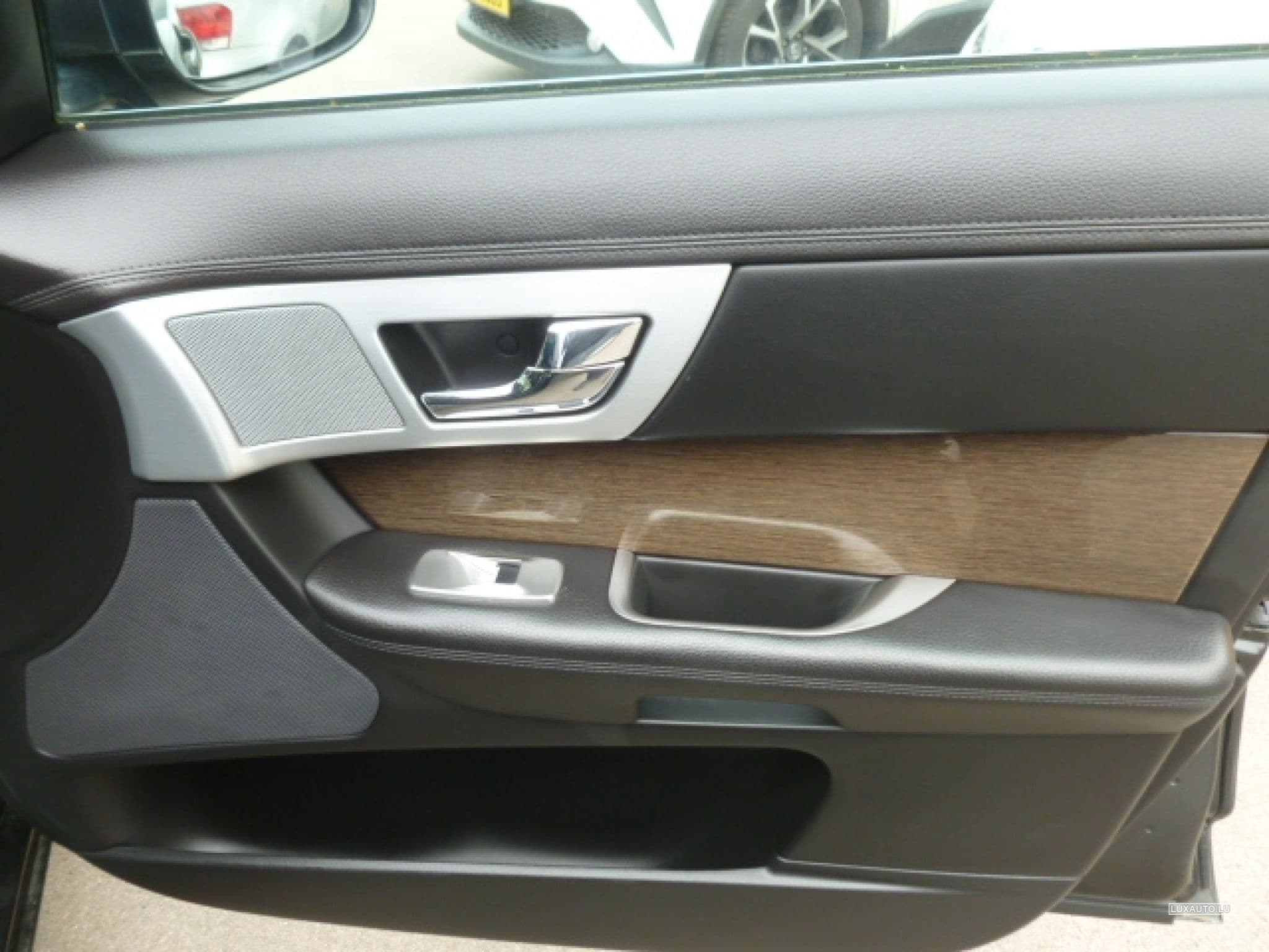 Jaguar XF 2.2 D (2012) - Photo 6