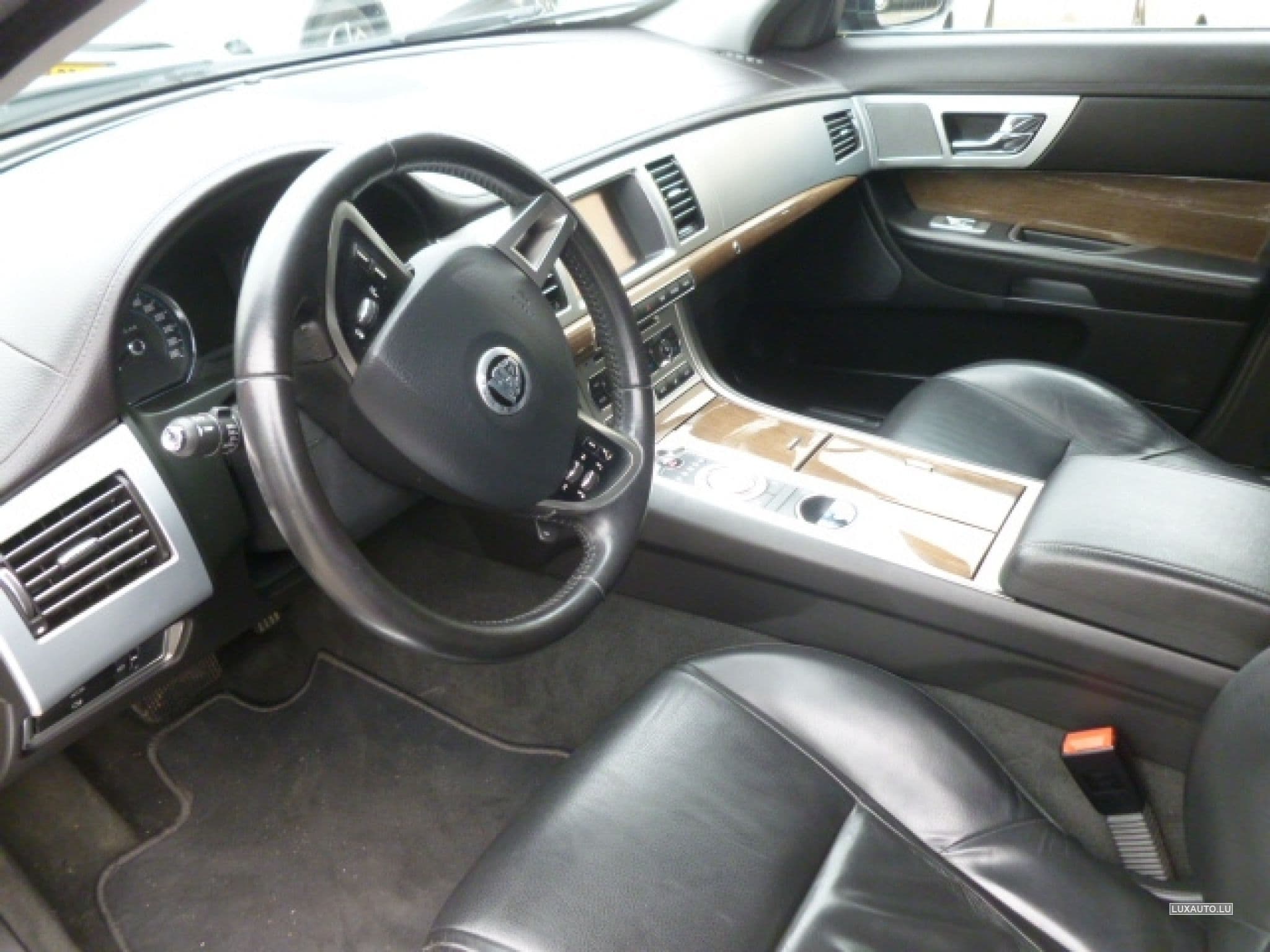 Jaguar XF 2.2 D (2012) - Photo 8