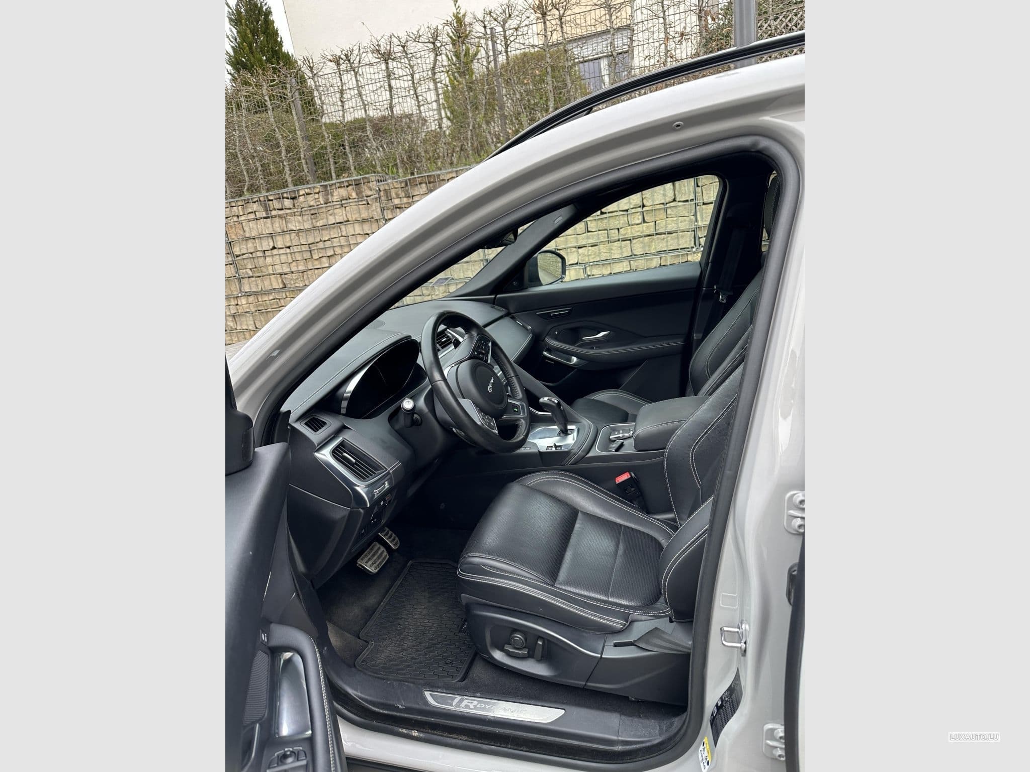 Jaguar E-Pace E-Pace D240 AWD R-Dynamic HSE (2019) - Foto 15