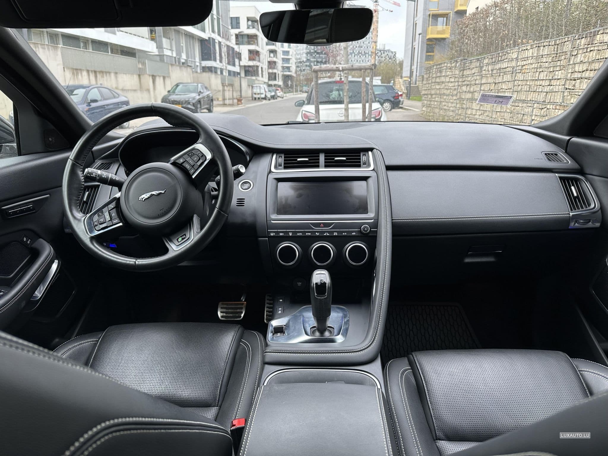 Jaguar E-Pace E-Pace D240 AWD R-Dynamic HSE (2019) - Foto 4