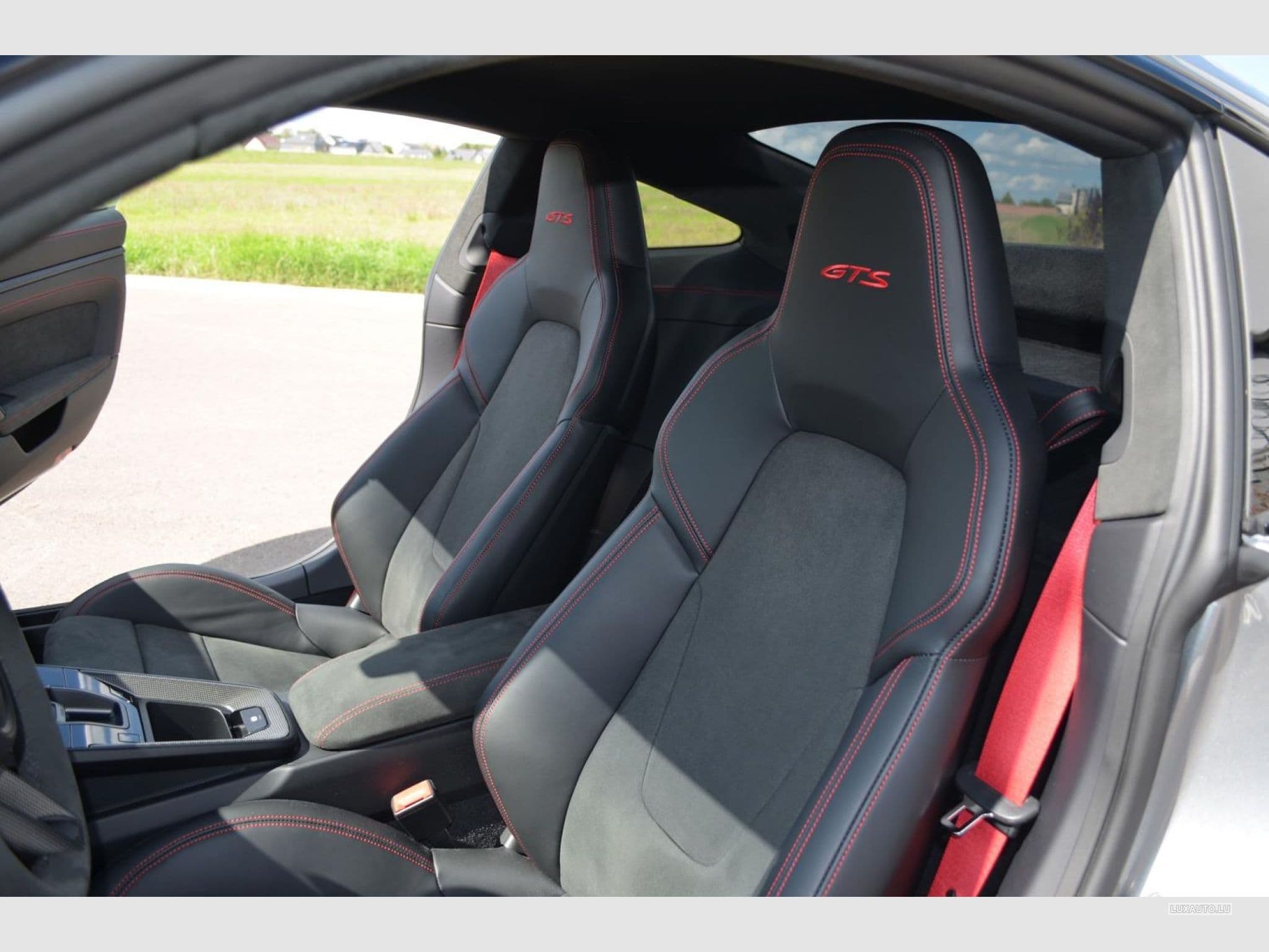 Porsche 911 992 GTS (2022) - Photo 14