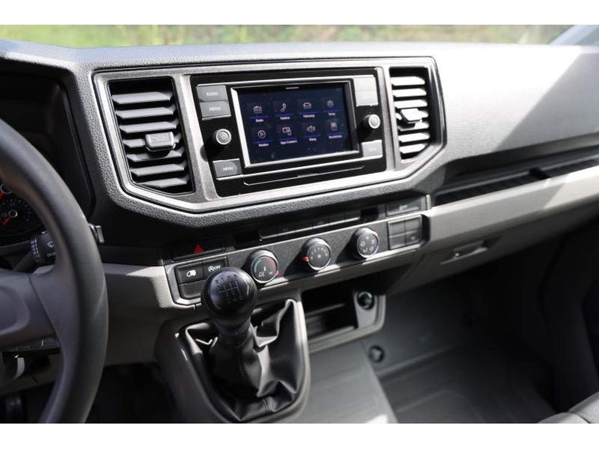 VW Crafter 35 Fourgon (2023) - Photo 2