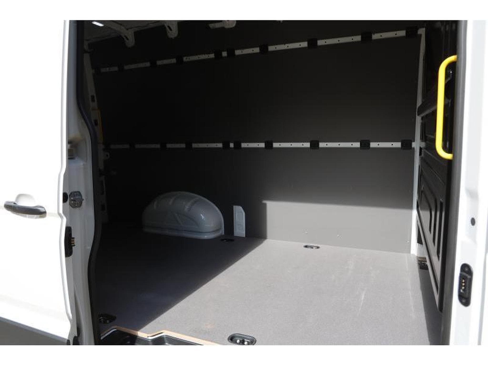 VW Crafter 35 Fourgon (2023) - Foto 7