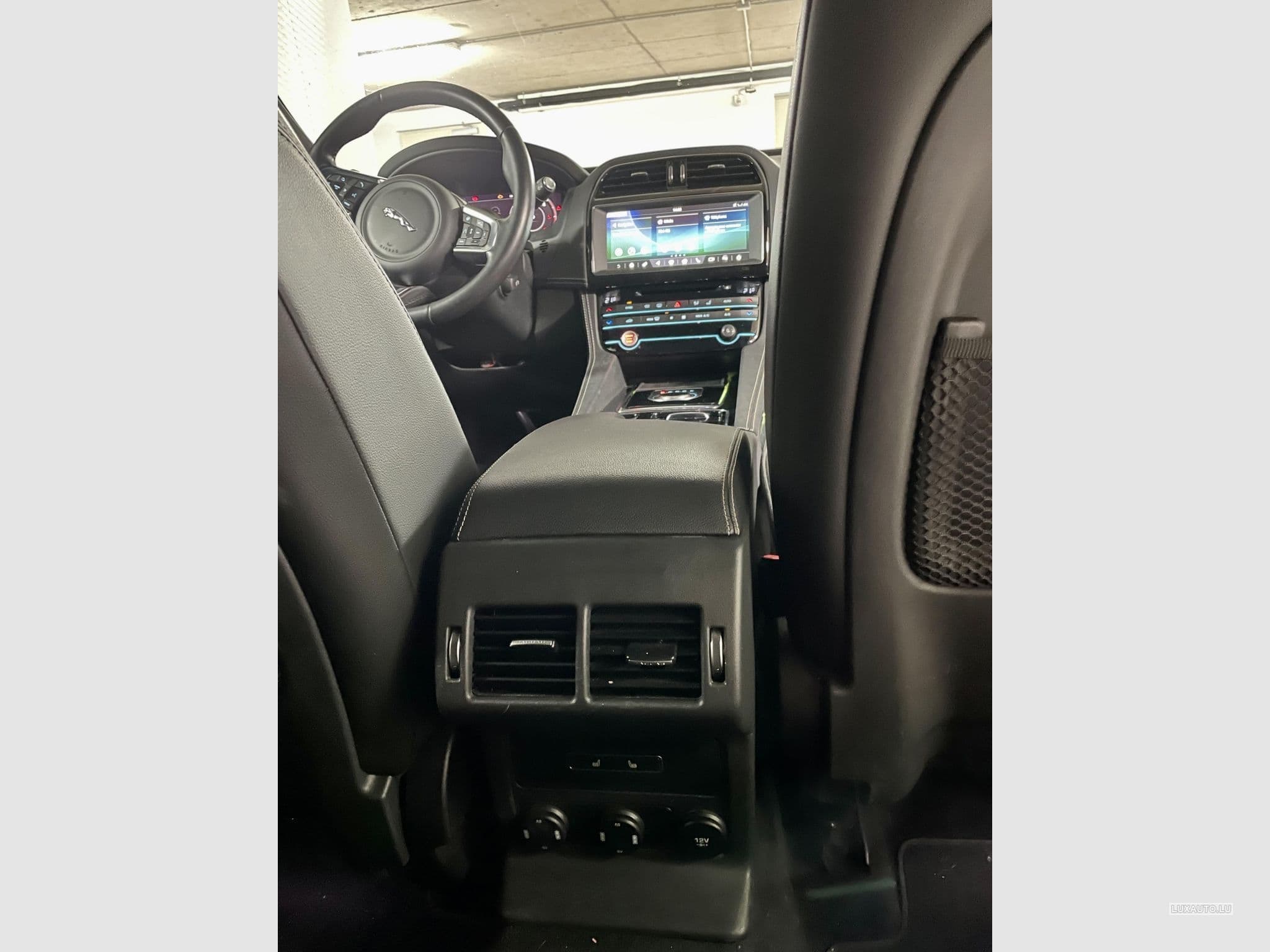 Jaguar F-Pace 180ch 20d Aut. AWD Chequered Flag (2021) - Photo 2