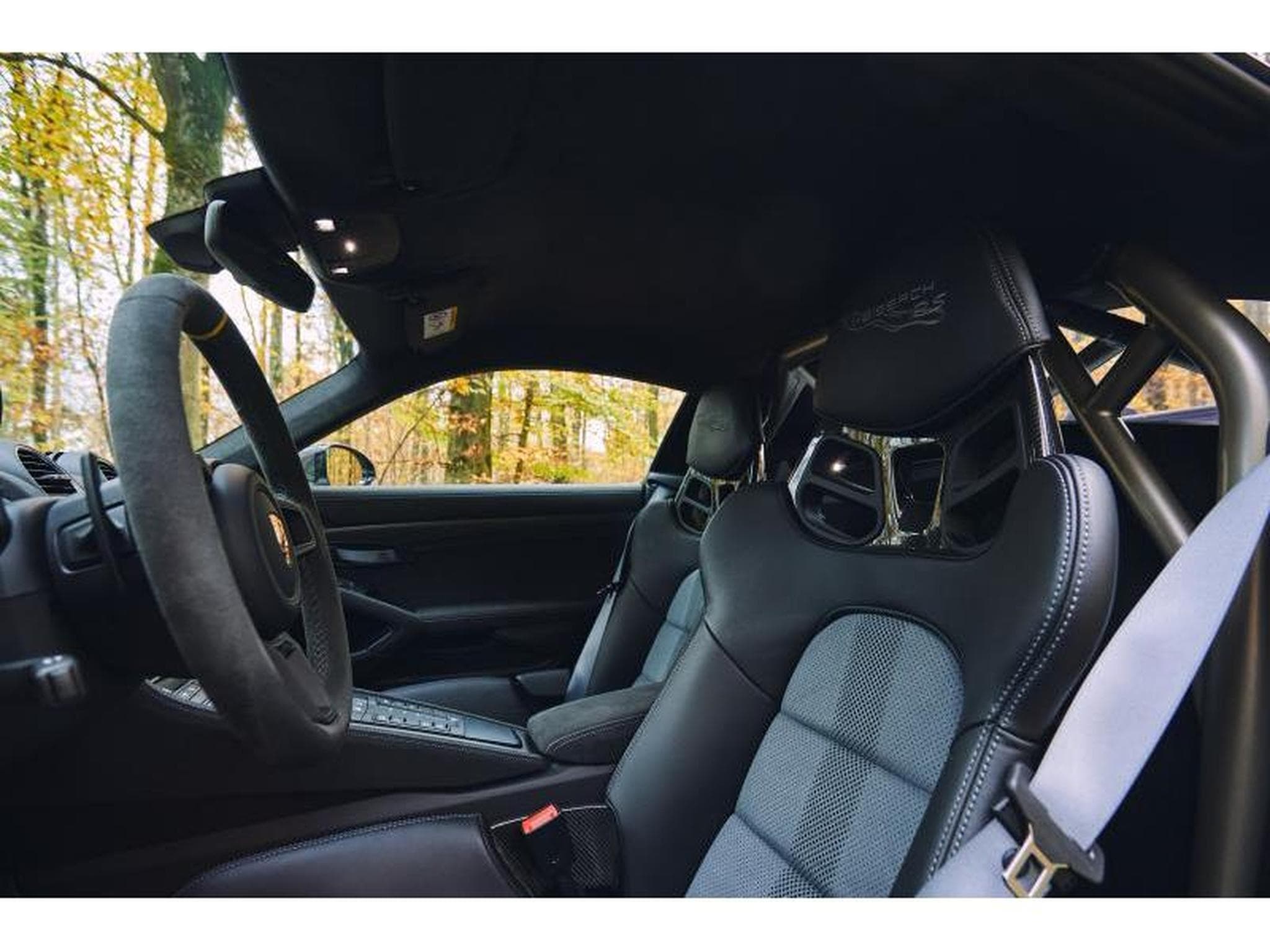 Porsche Cayman GT4 RS Weissach (2023) - Photo 1