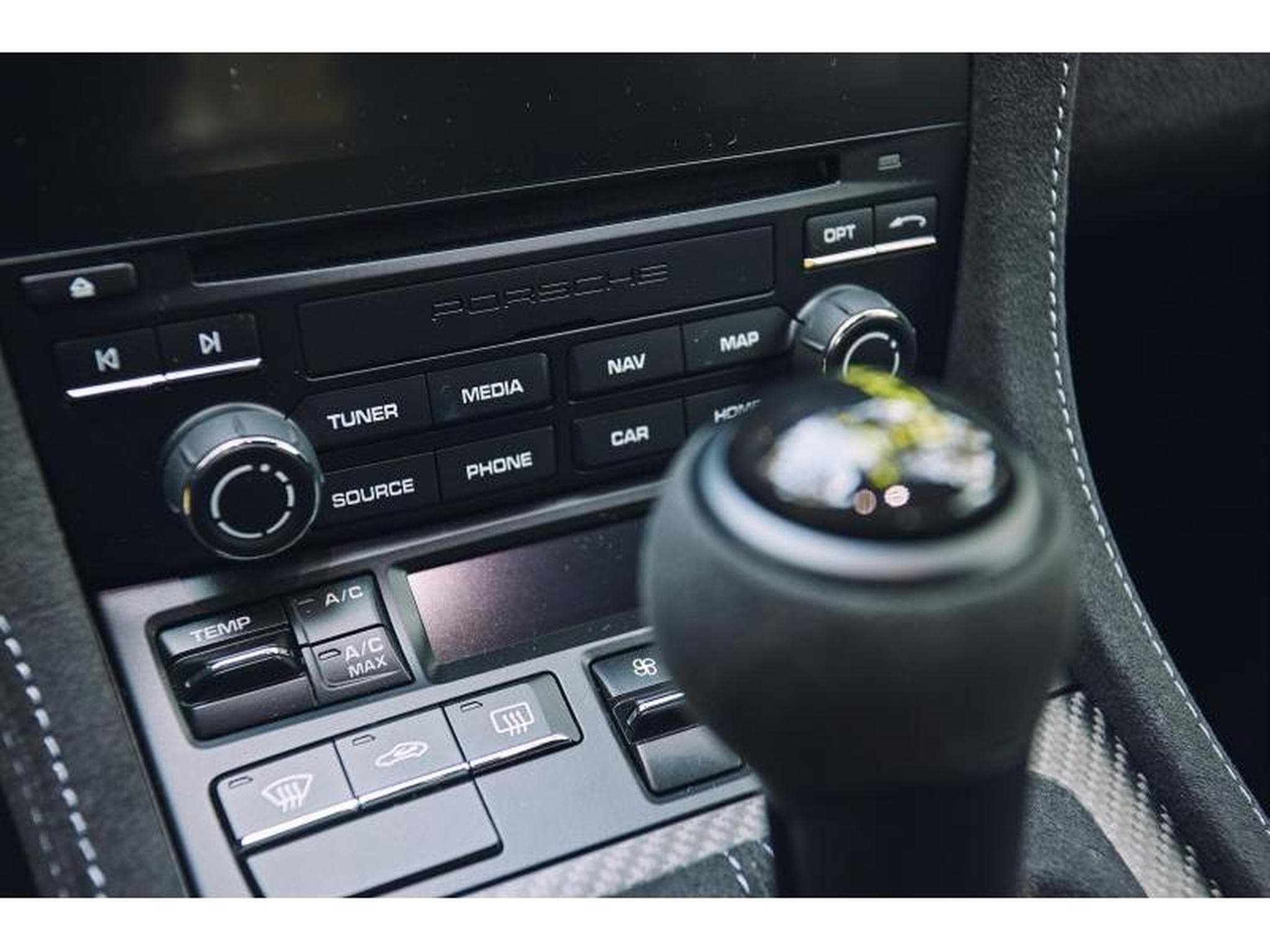 Porsche Cayman GT4 RS Weissach (2023) - Photo 25