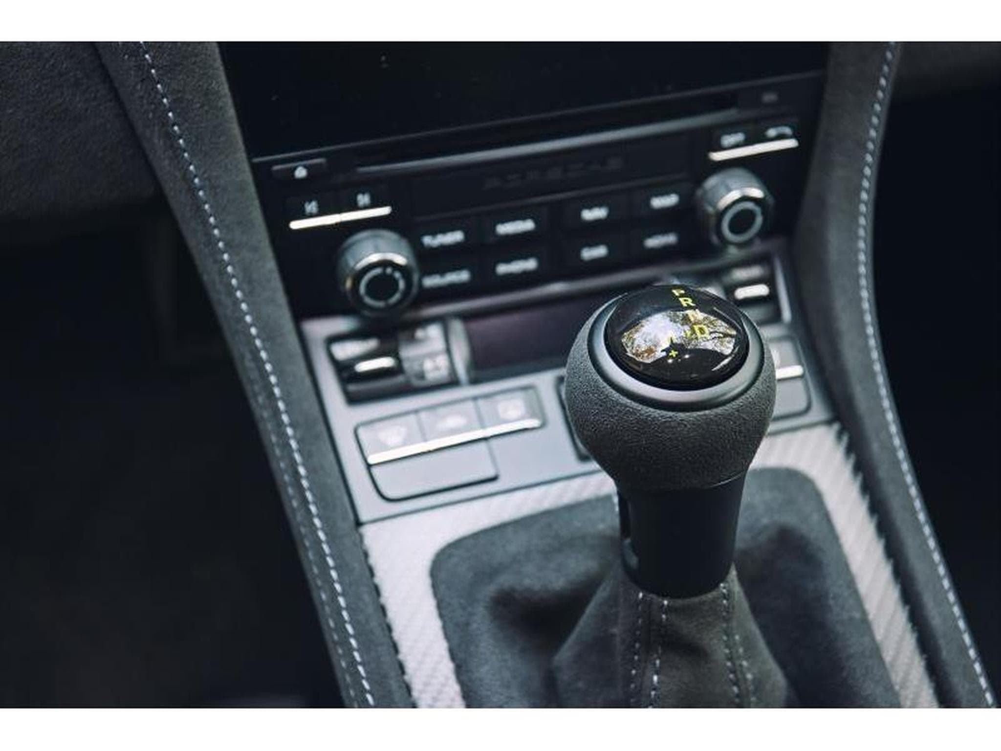 Porsche Cayman GT4 RS Weissach (2023) - Photo 26