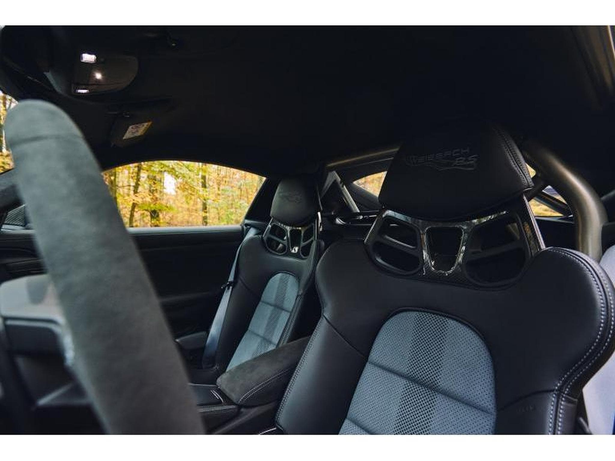 Porsche Cayman GT4 RS Weissach (2023) - Photo 28