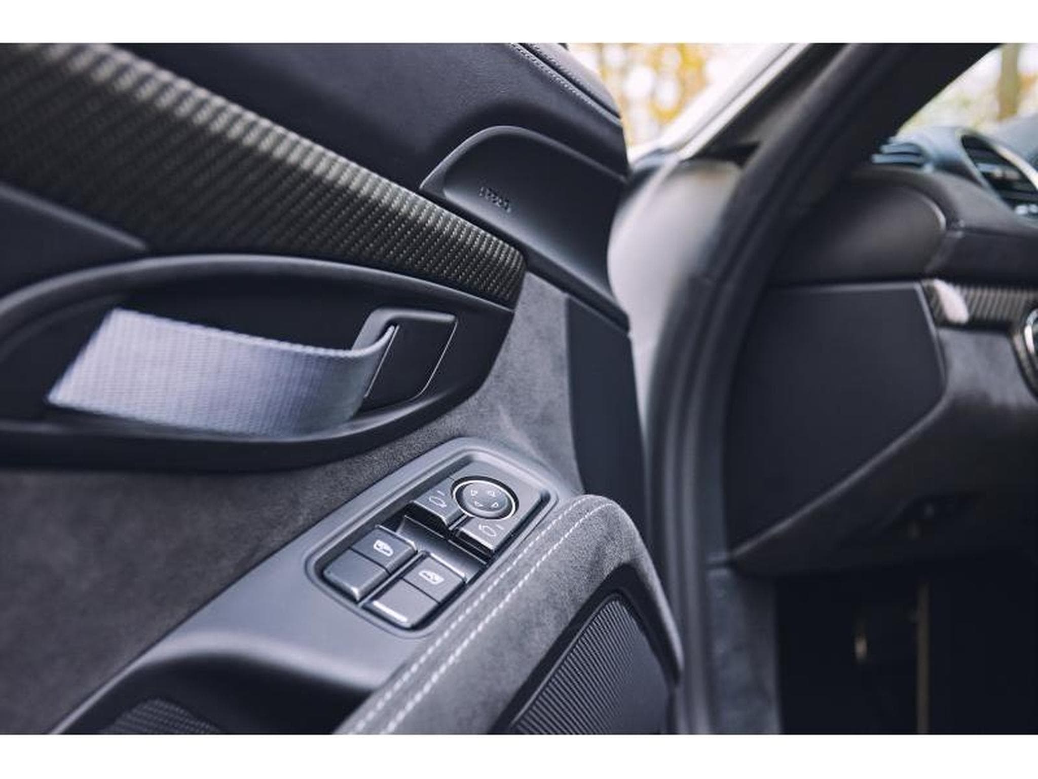 Porsche Cayman GT4 RS Weissach (2023) - Photo 7