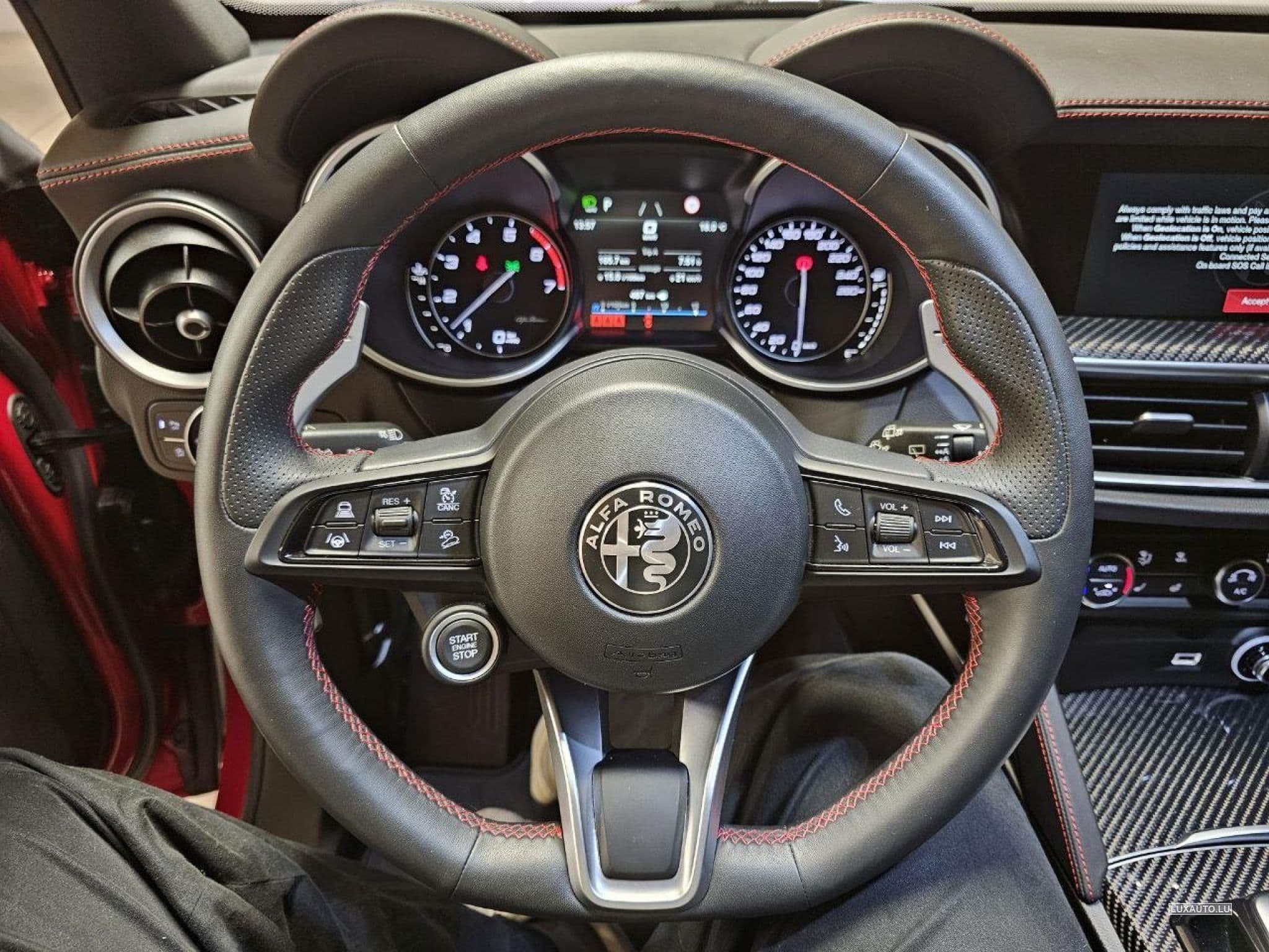 Alfa-Romeo Stelvio Estrema (2022) - Photo 13