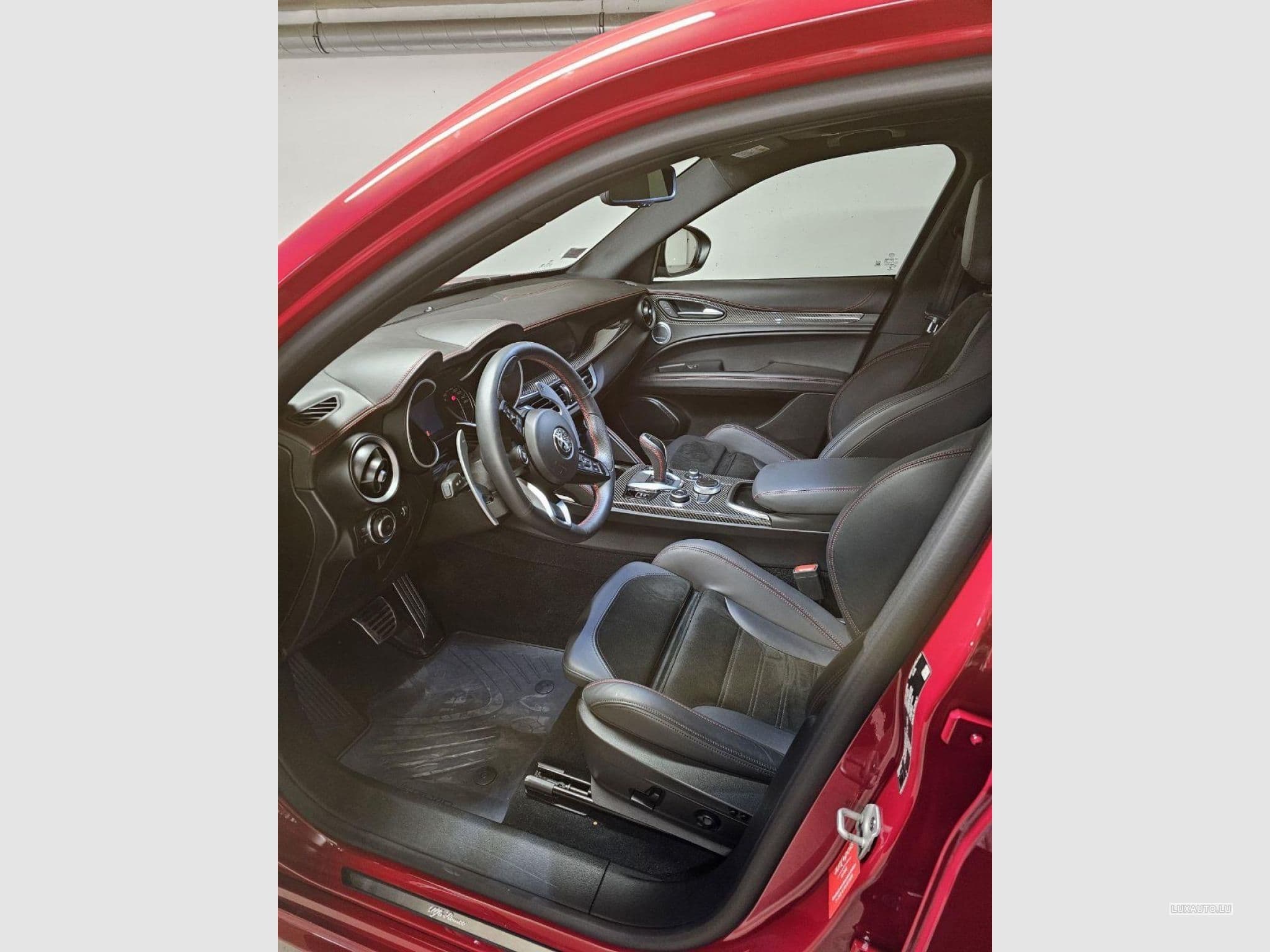 Alfa-Romeo Stelvio Estrema (2022) - Photo 6