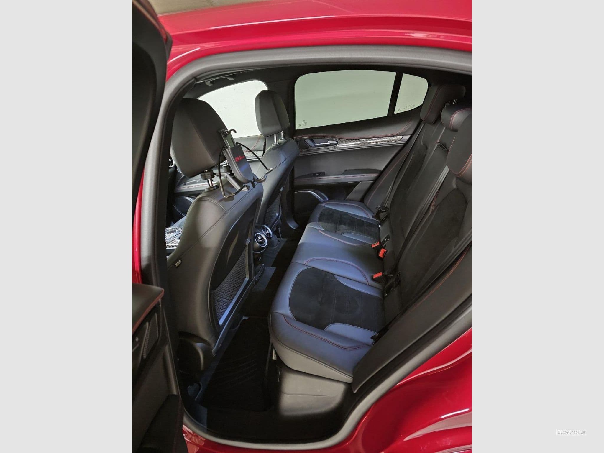 Alfa-Romeo Stelvio Estrema (2022) - Photo 7