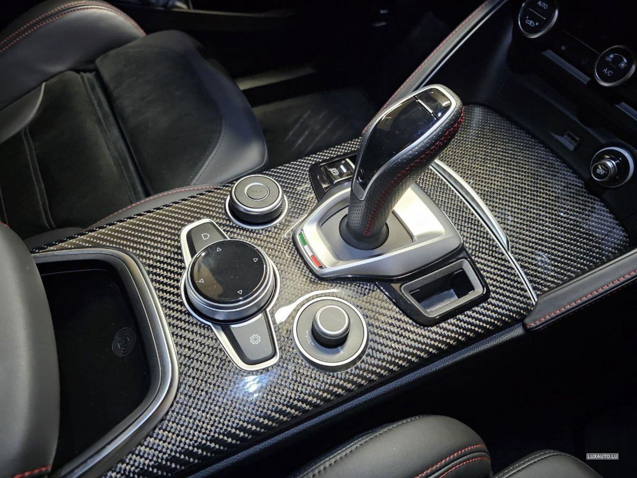 Alfa-Romeo Stelvio Estrema (2022) - Photo 9